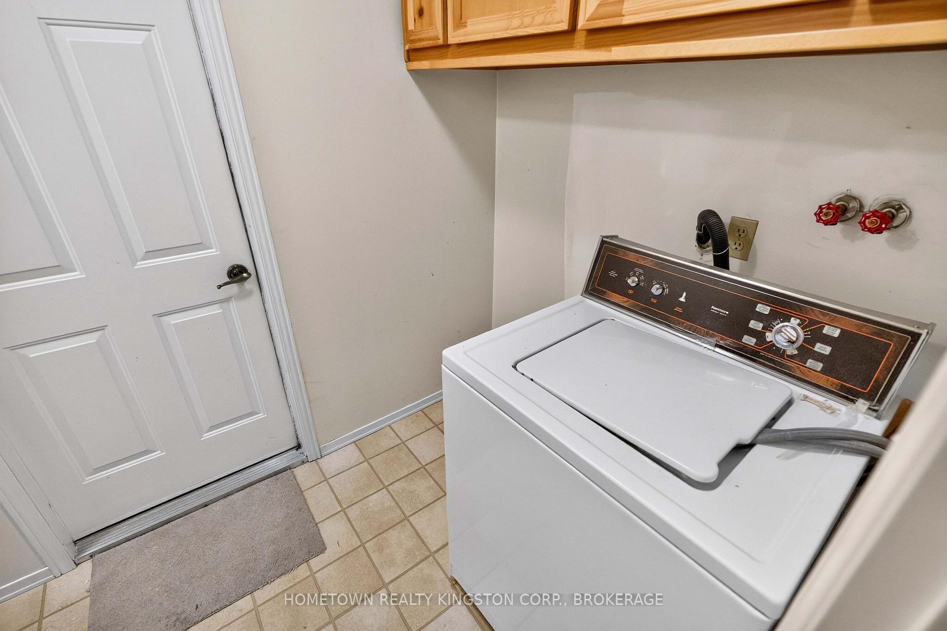 Photo 4 of 1096 Willowood Drive, Kingston, City Northwest — HOMEH