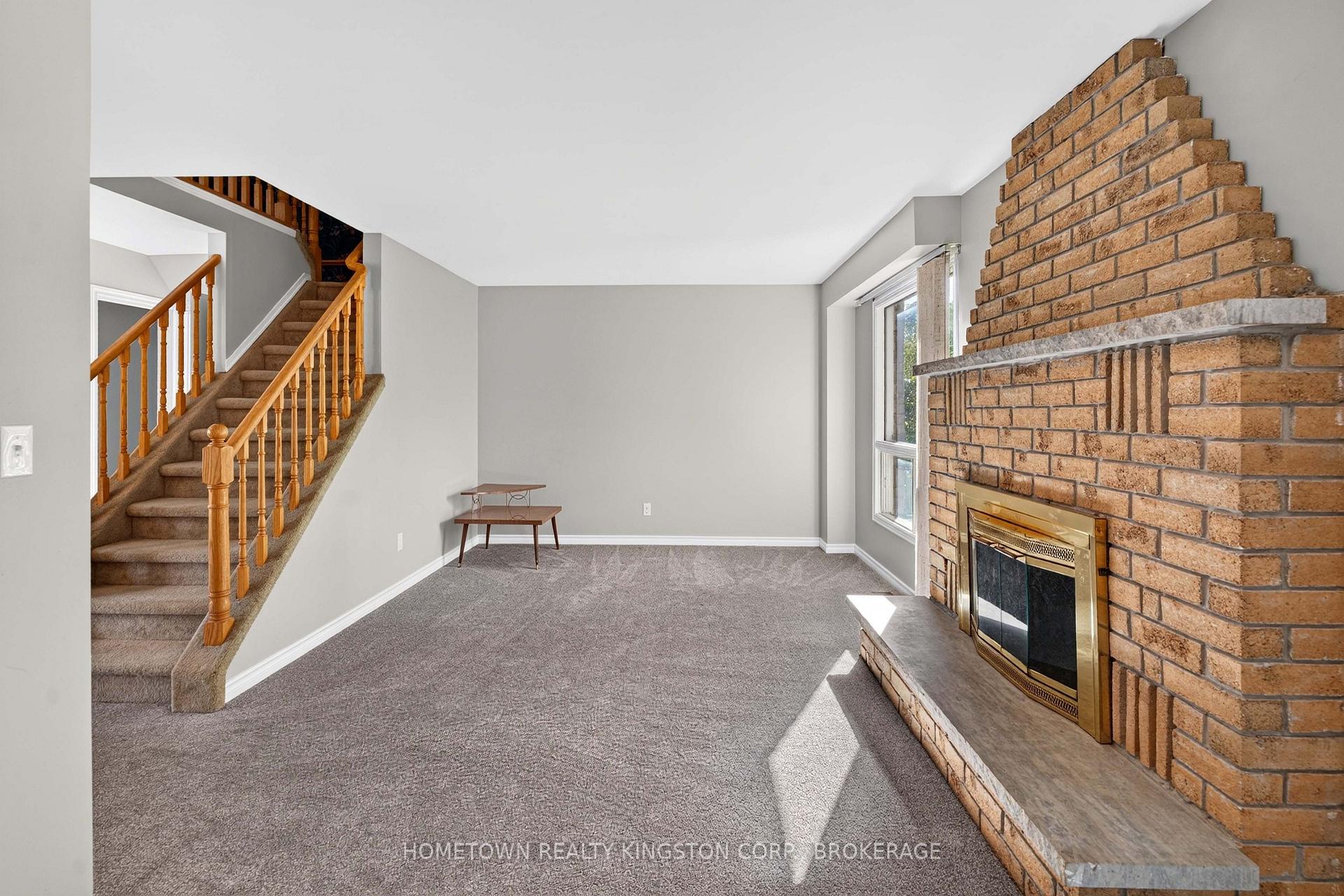 Photo 8 of 1096 Willowood Drive, Kingston, City Northwest — HOMEH