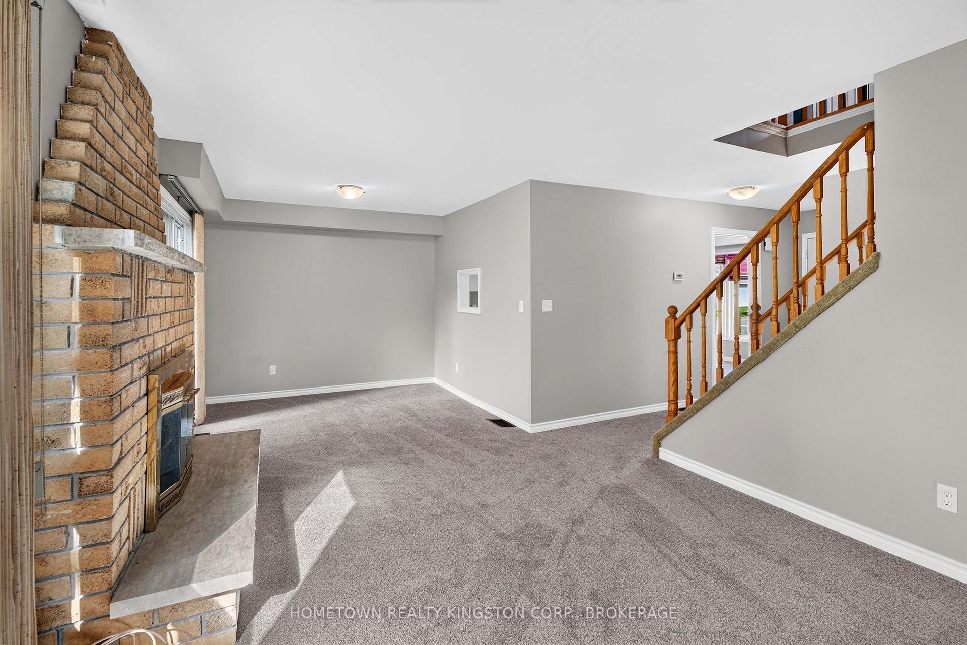 Photo 10 of 1096 Willowood Drive, Kingston, City Northwest — HOMEH