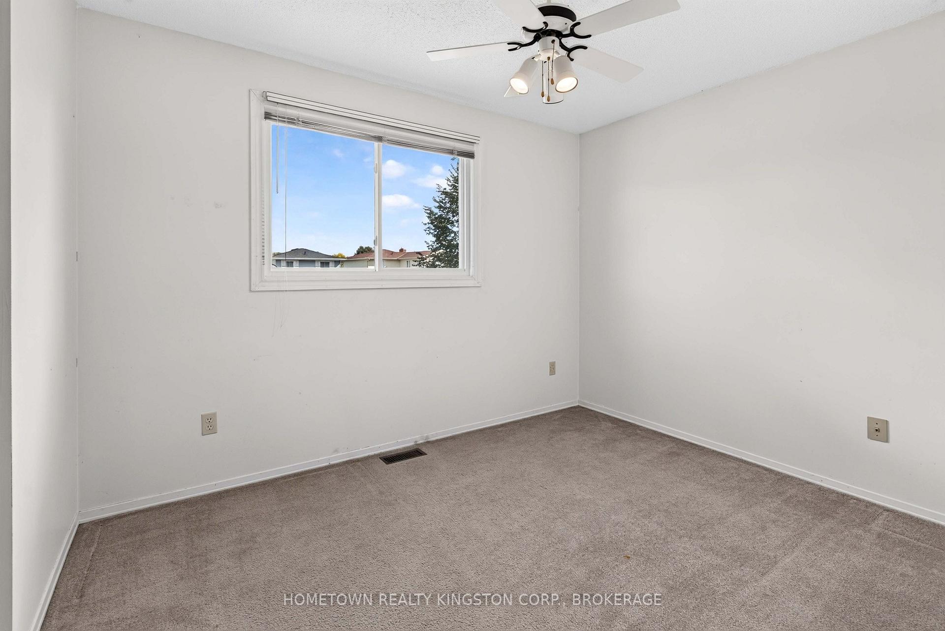 Photo 12 of 1096 Willowood Drive, Kingston, City Northwest — HOMEH