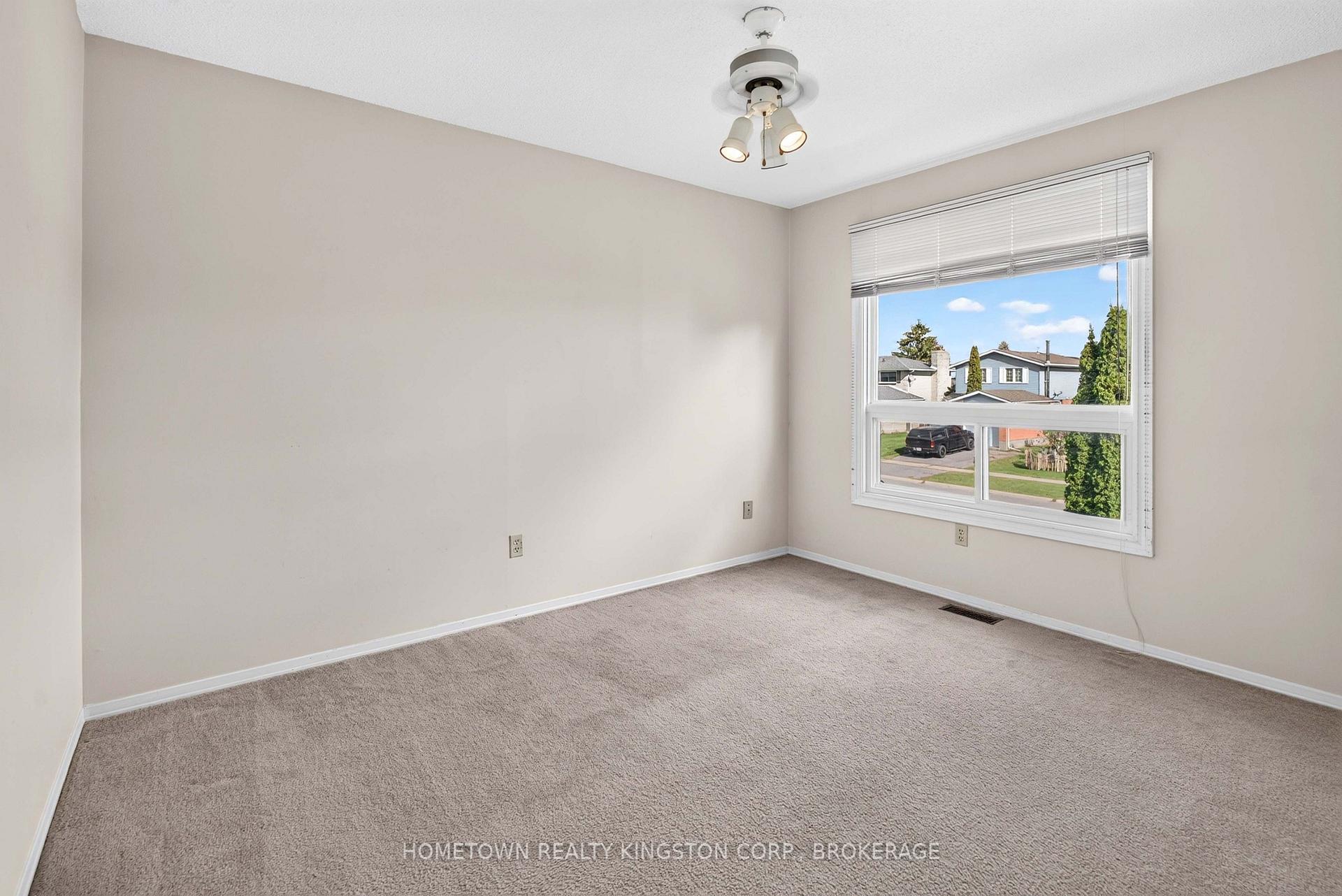 Photo 13 of 1096 Willowood Drive, Kingston, City Northwest — HOMEH
