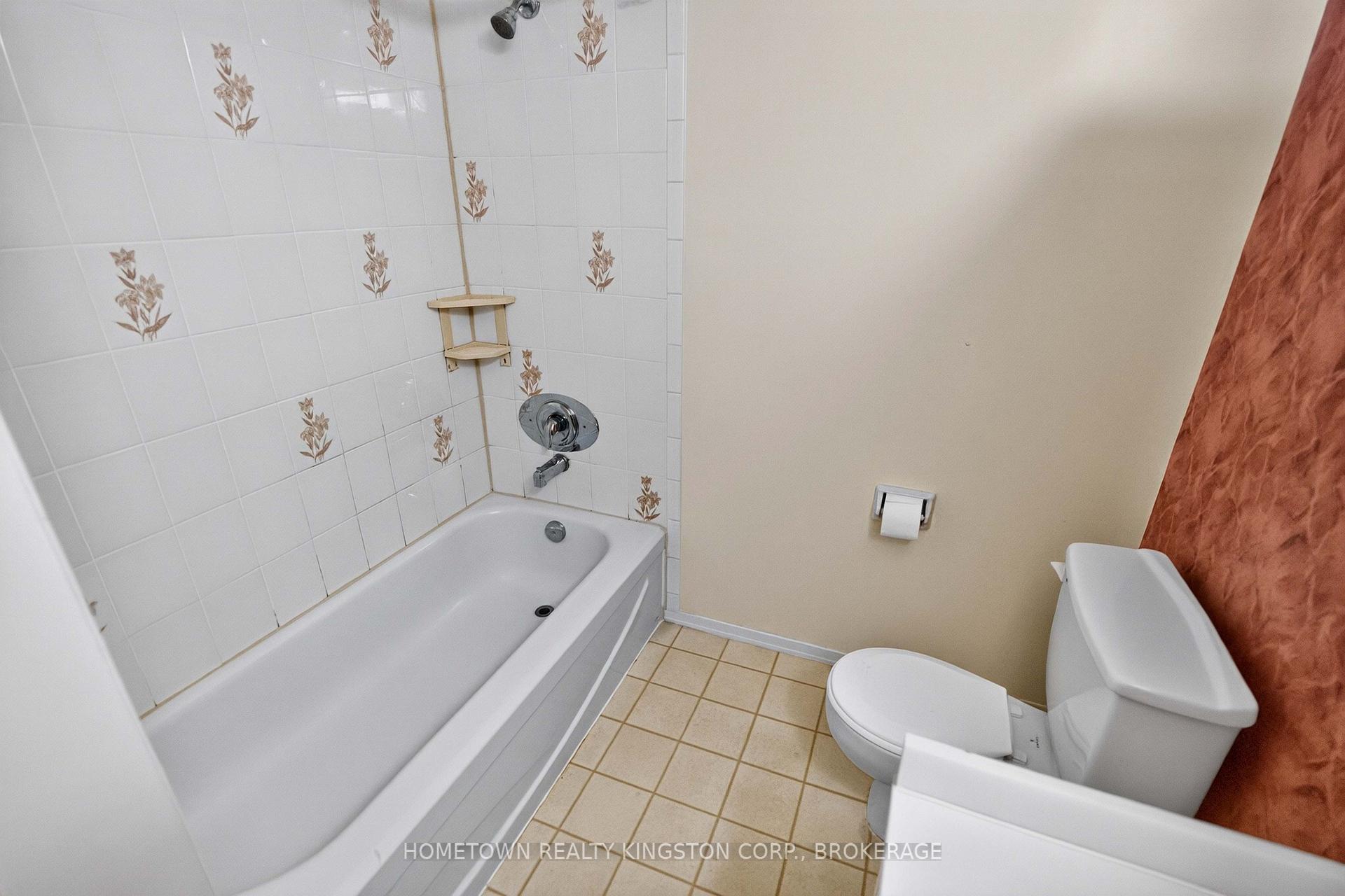 Photo 15 of 1096 Willowood Drive, Kingston, City Northwest — HOMEH