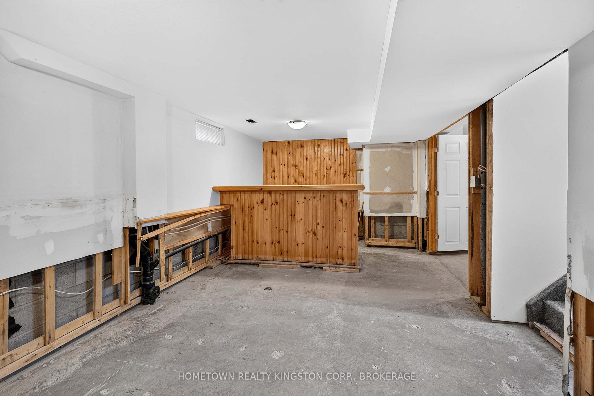 Photo 18 of 1096 Willowood Drive, Kingston, City Northwest — HOMEH