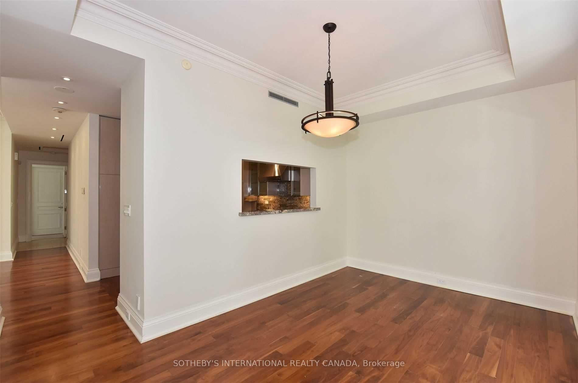 Photo 2 of Unit 6D, 1 St. Thomas Street, Toronto, Bay Street Corridor — HOMEH