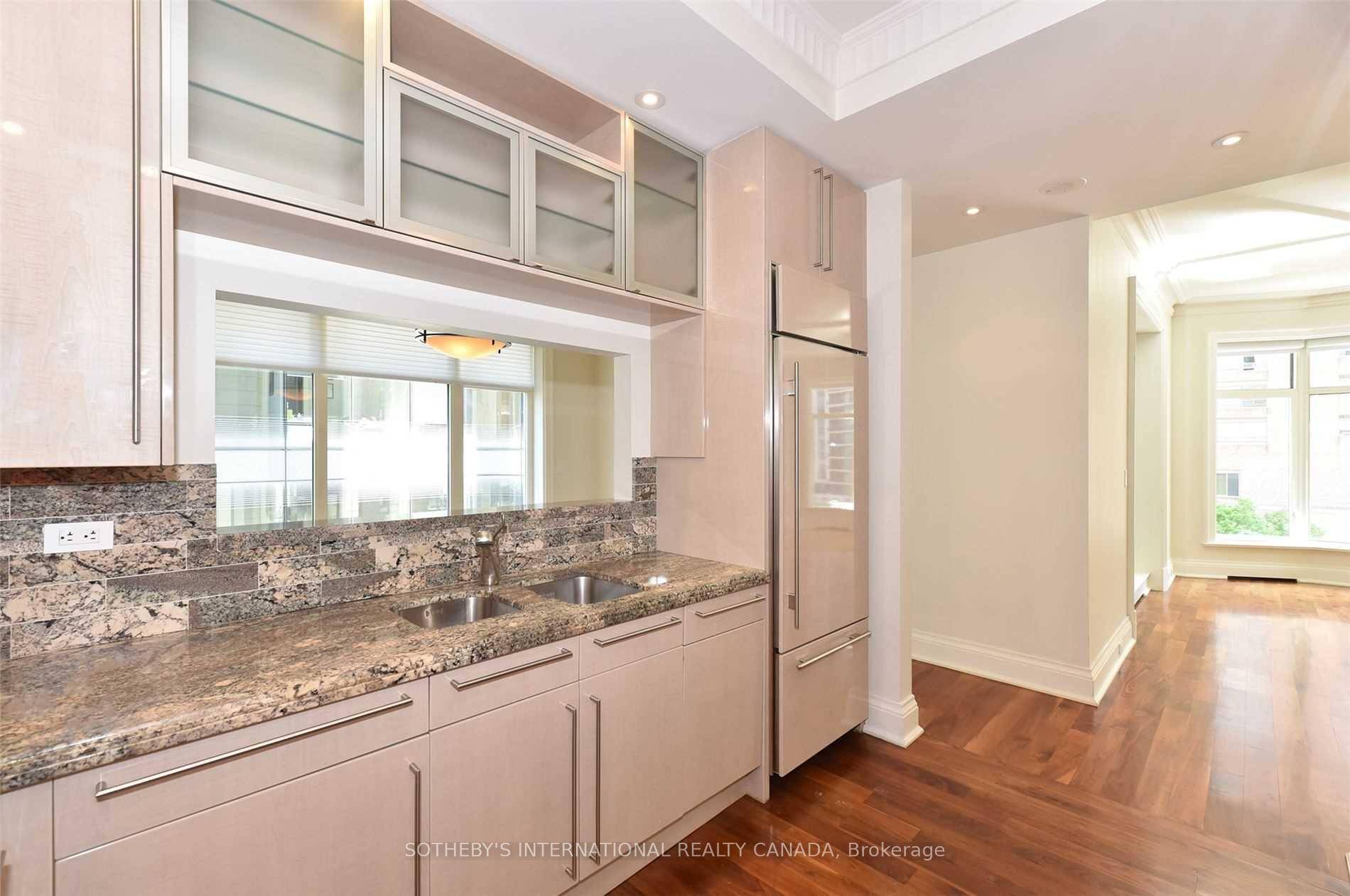 Photo 3 of Unit 6D, 1 St. Thomas Street, Toronto, Bay Street Corridor — HOMEH