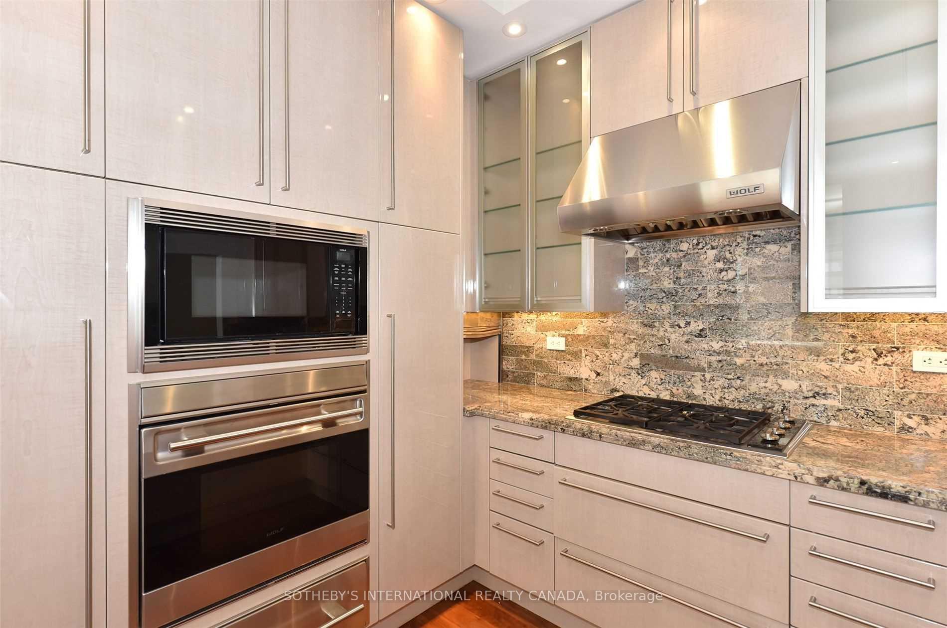Photo 4 of Unit 6D, 1 St. Thomas Street, Toronto, Bay Street Corridor — HOMEH