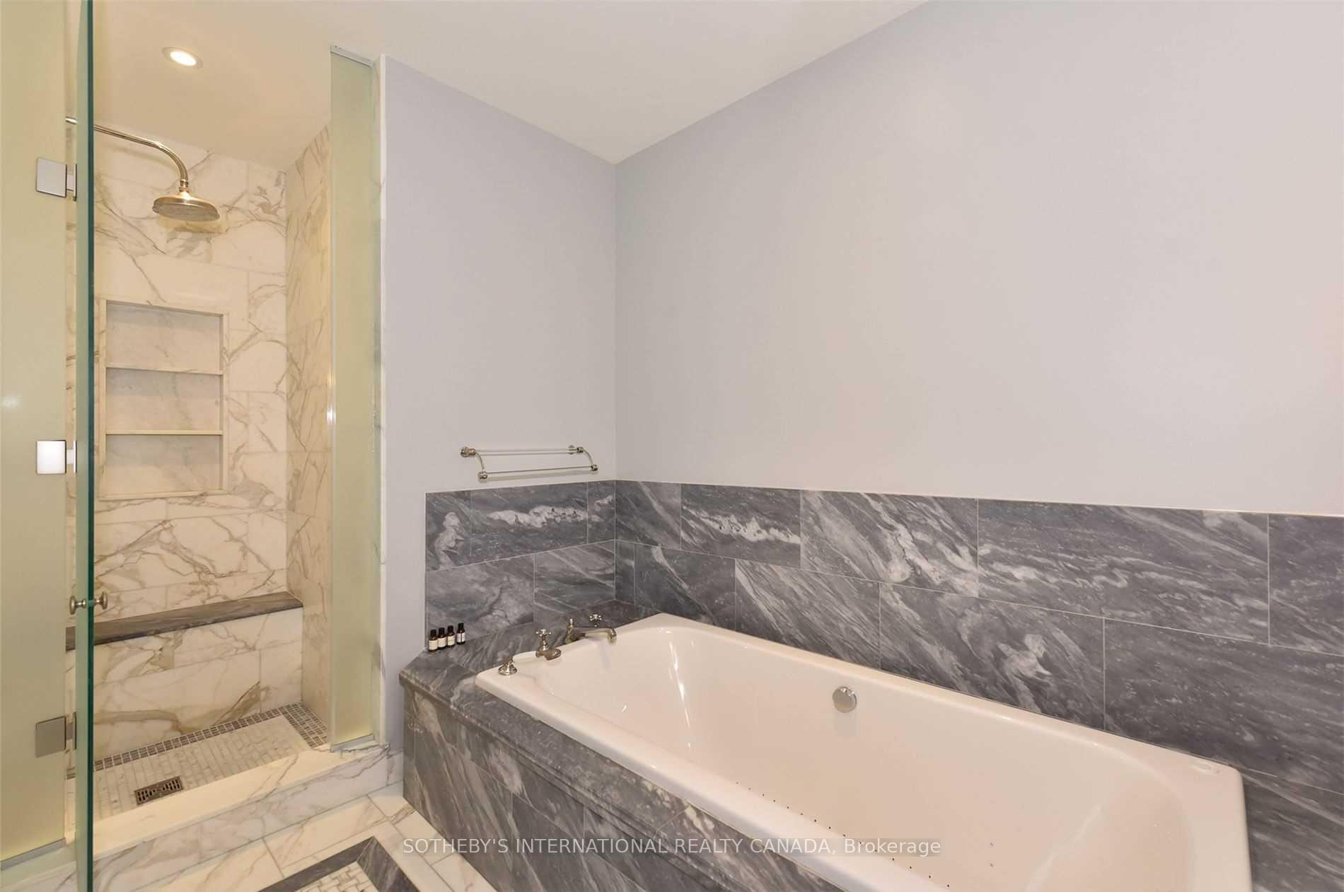 Photo 11 of Unit 6D, 1 St. Thomas Street, Toronto, Bay Street Corridor — HOMEH