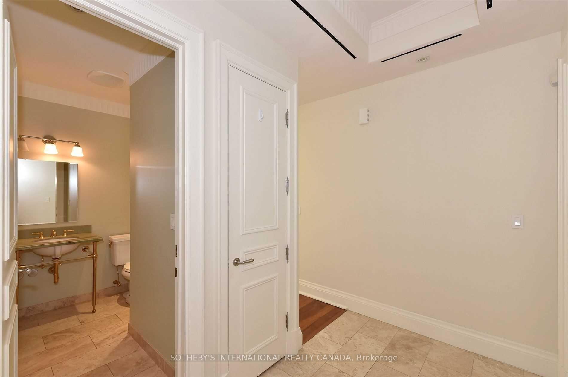 Photo 13 of Unit 6D, 1 St. Thomas Street, Toronto, Bay Street Corridor — HOMEH