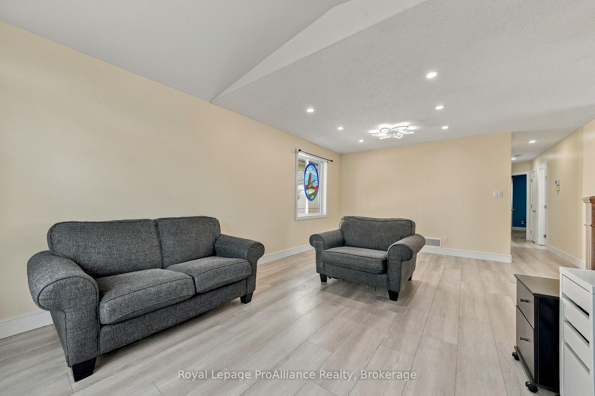 Photo 6 of 37 Reid Street, Quinte West, Trenton Ward — HOMEH