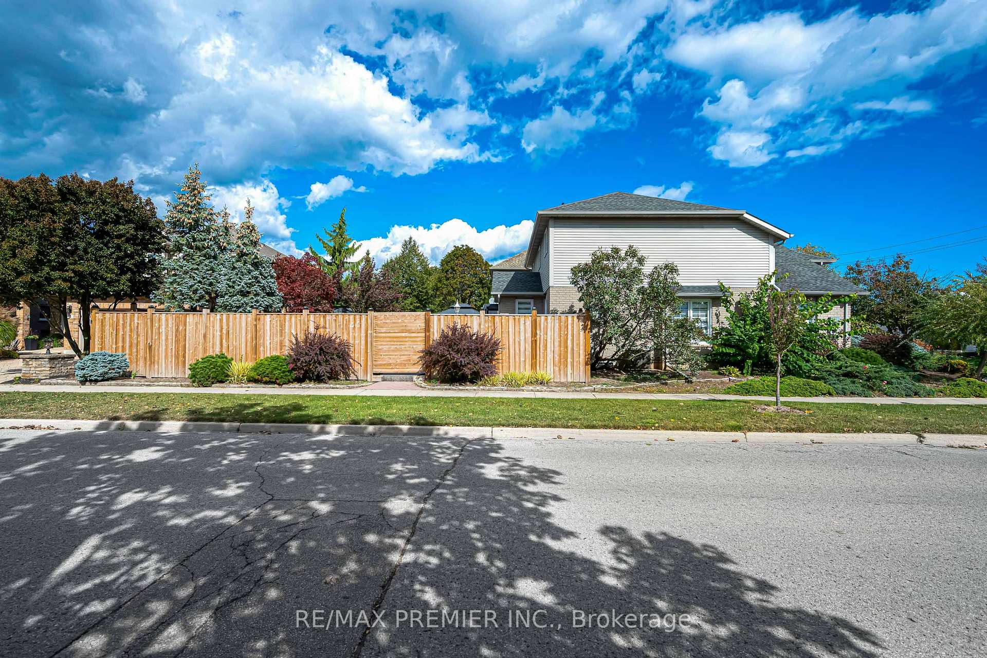 Photo 86 of 501 Winona Road, Hamilton, Winona Park — HOMEH