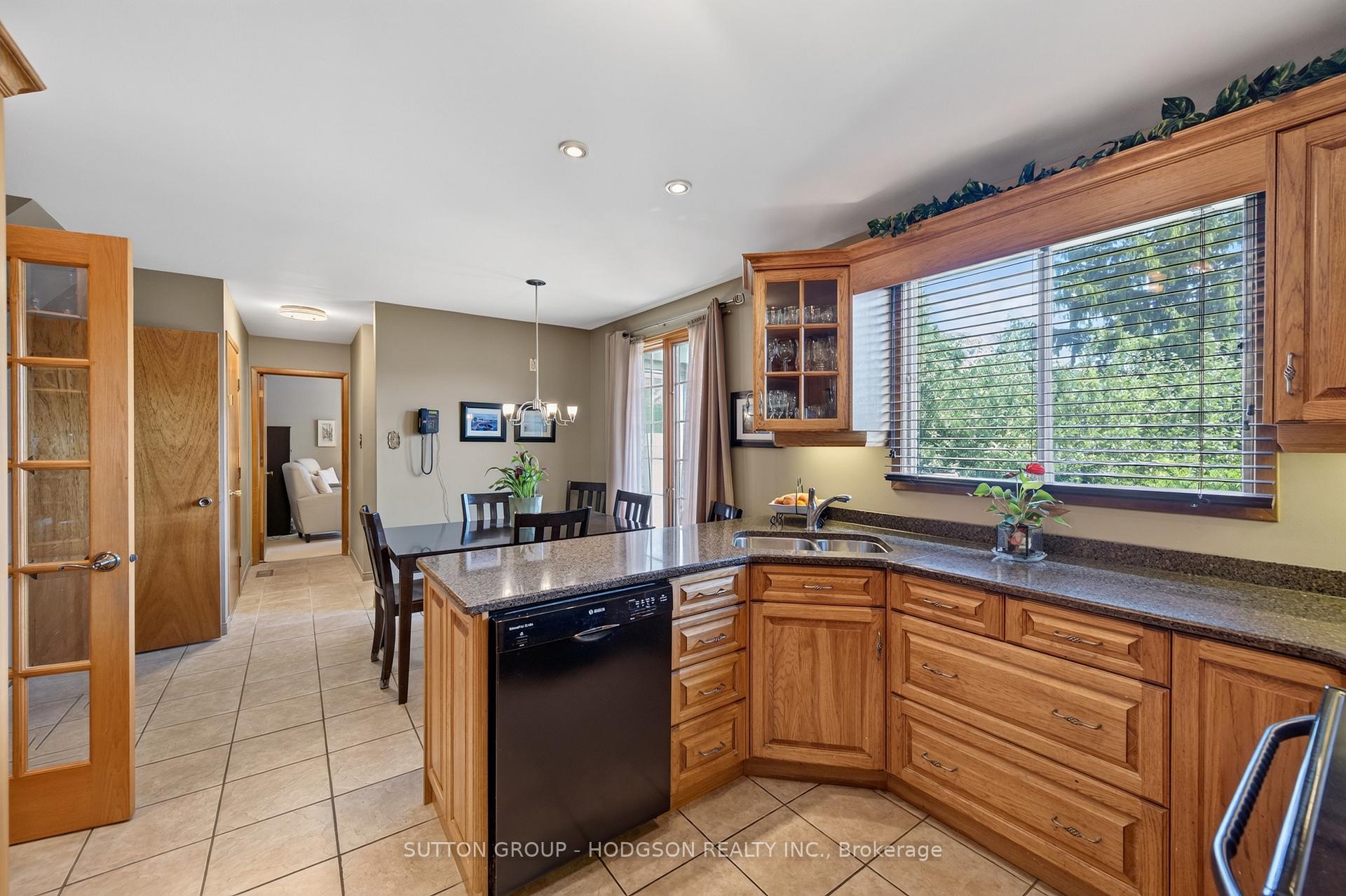 Photo 16 of 738 Cranbrook Road, London, South M — HOMEH