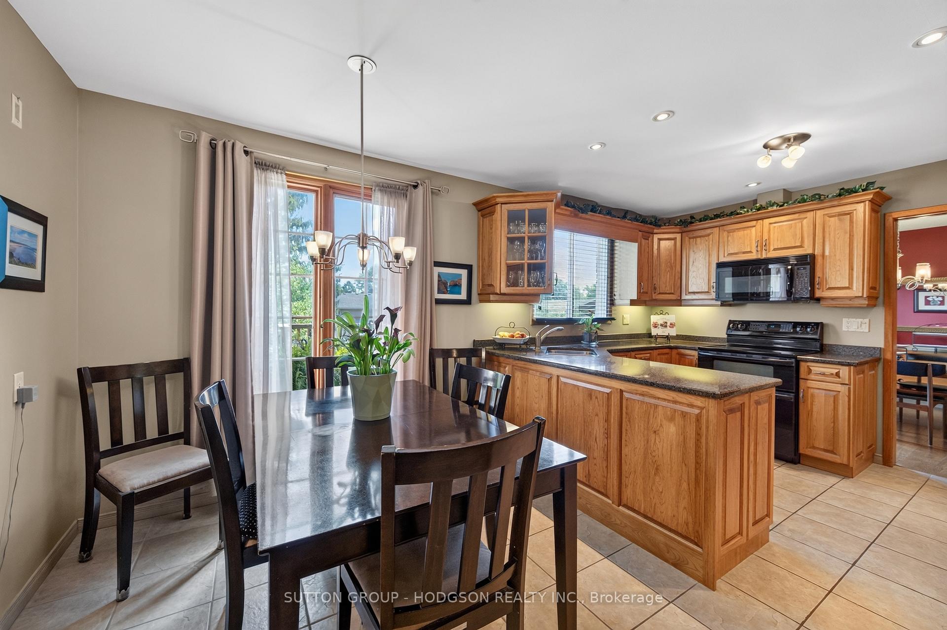 Photo 18 of 738 Cranbrook Road, London, South M — HOMEH
