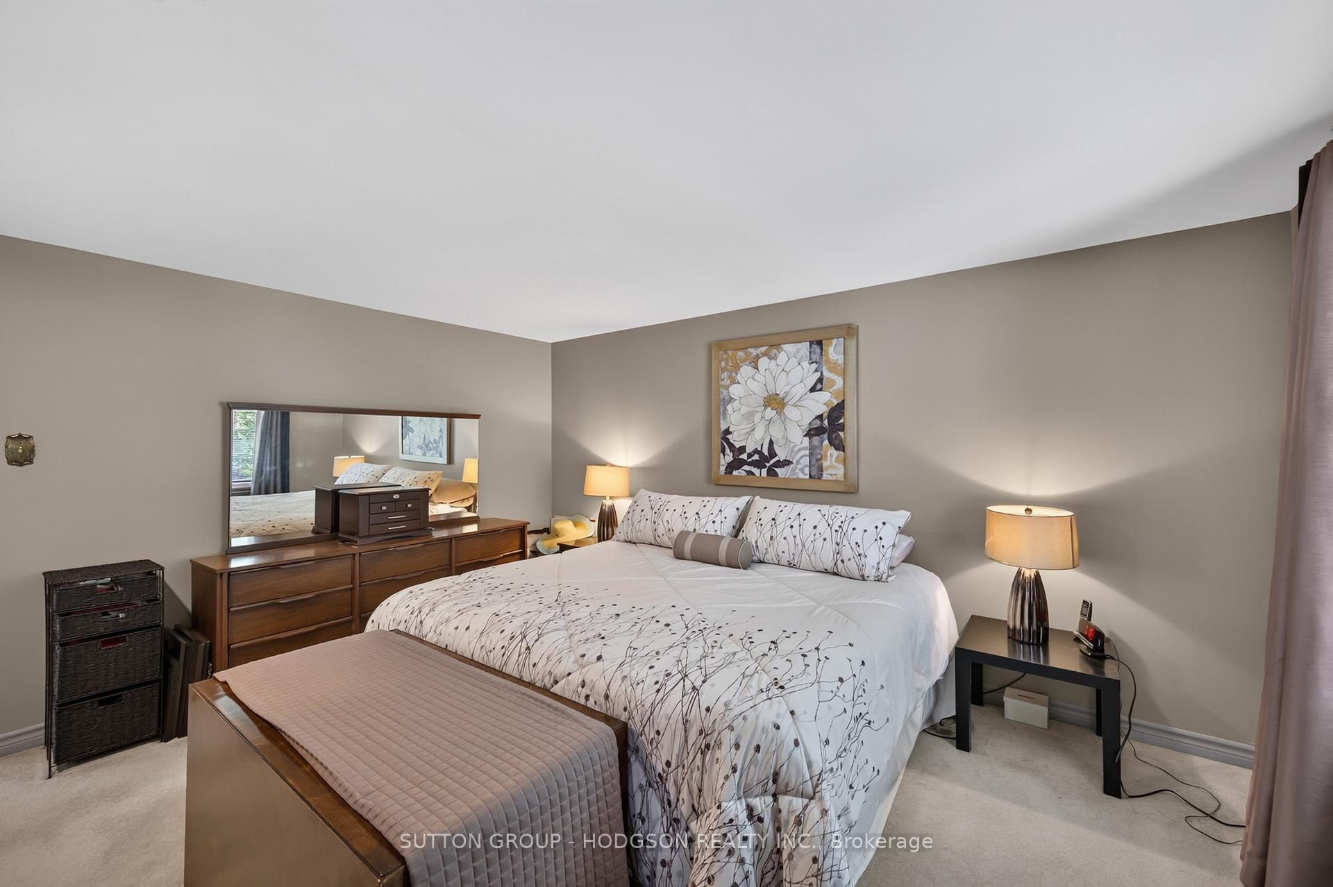 Photo 23 of 738 Cranbrook Road, London, South M — HOMEH