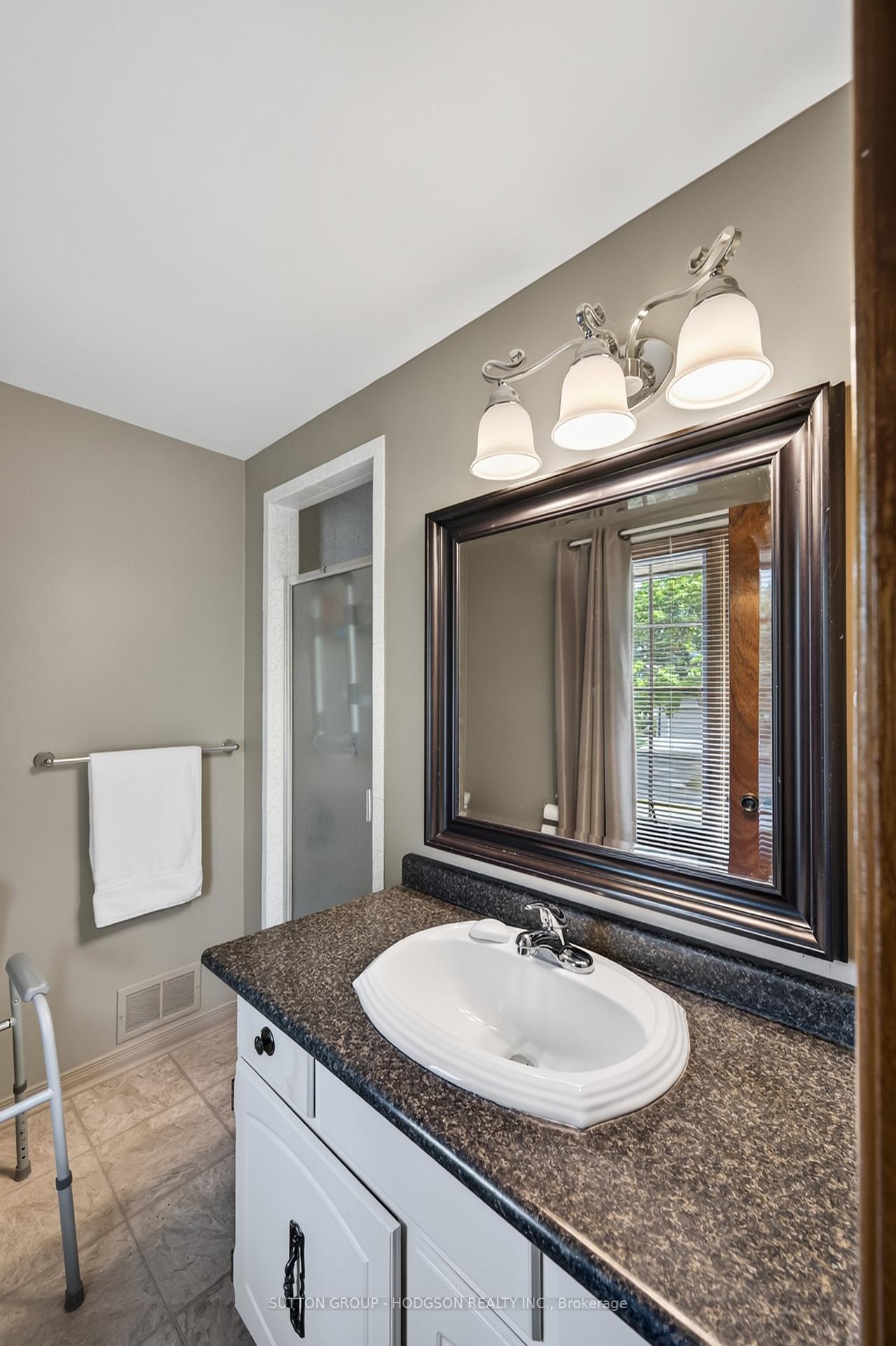Photo 24 of 738 Cranbrook Road, London, South M — HOMEH