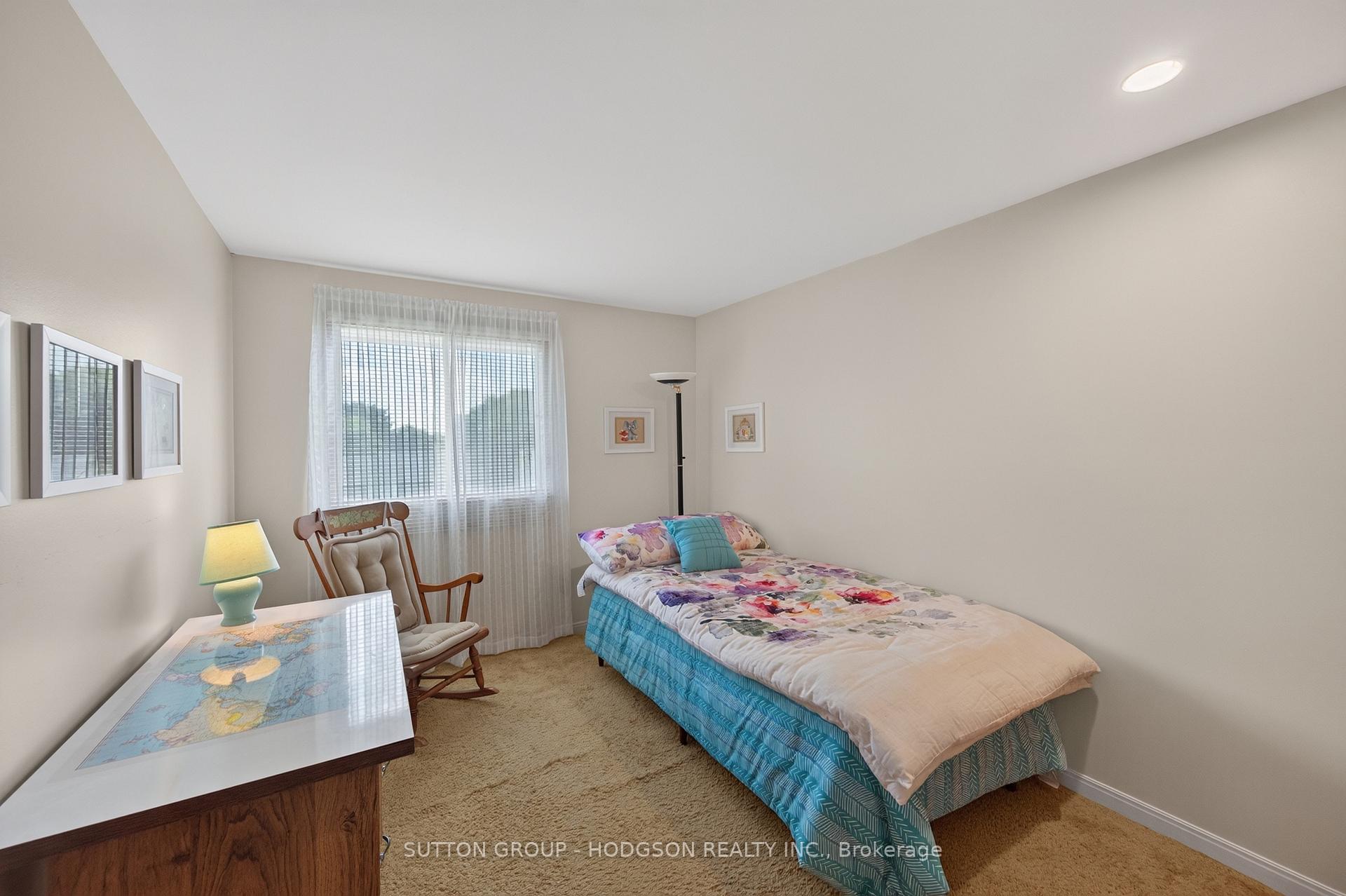 Photo 25 of 738 Cranbrook Road, London, South M — HOMEH