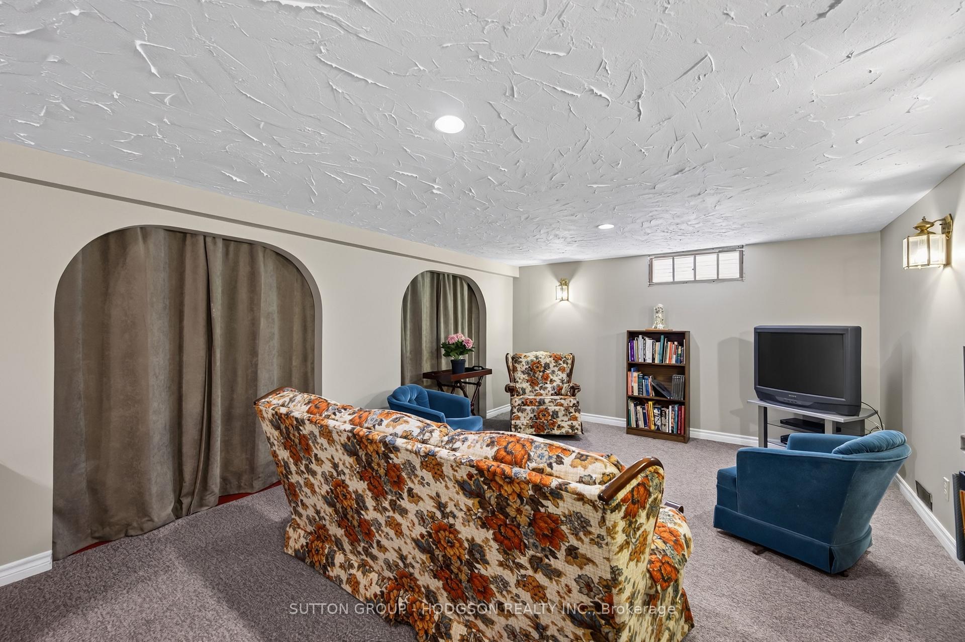 Photo 29 of 738 Cranbrook Road, London, South M — HOMEH