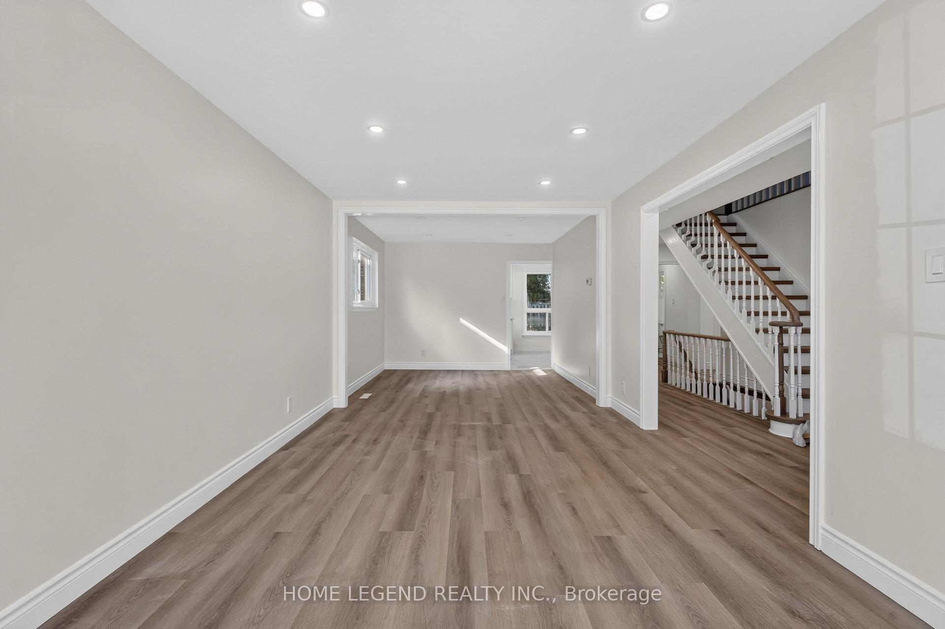 Photo 2 of 52 Carlton Road, Markham, Unionville — HOMEH