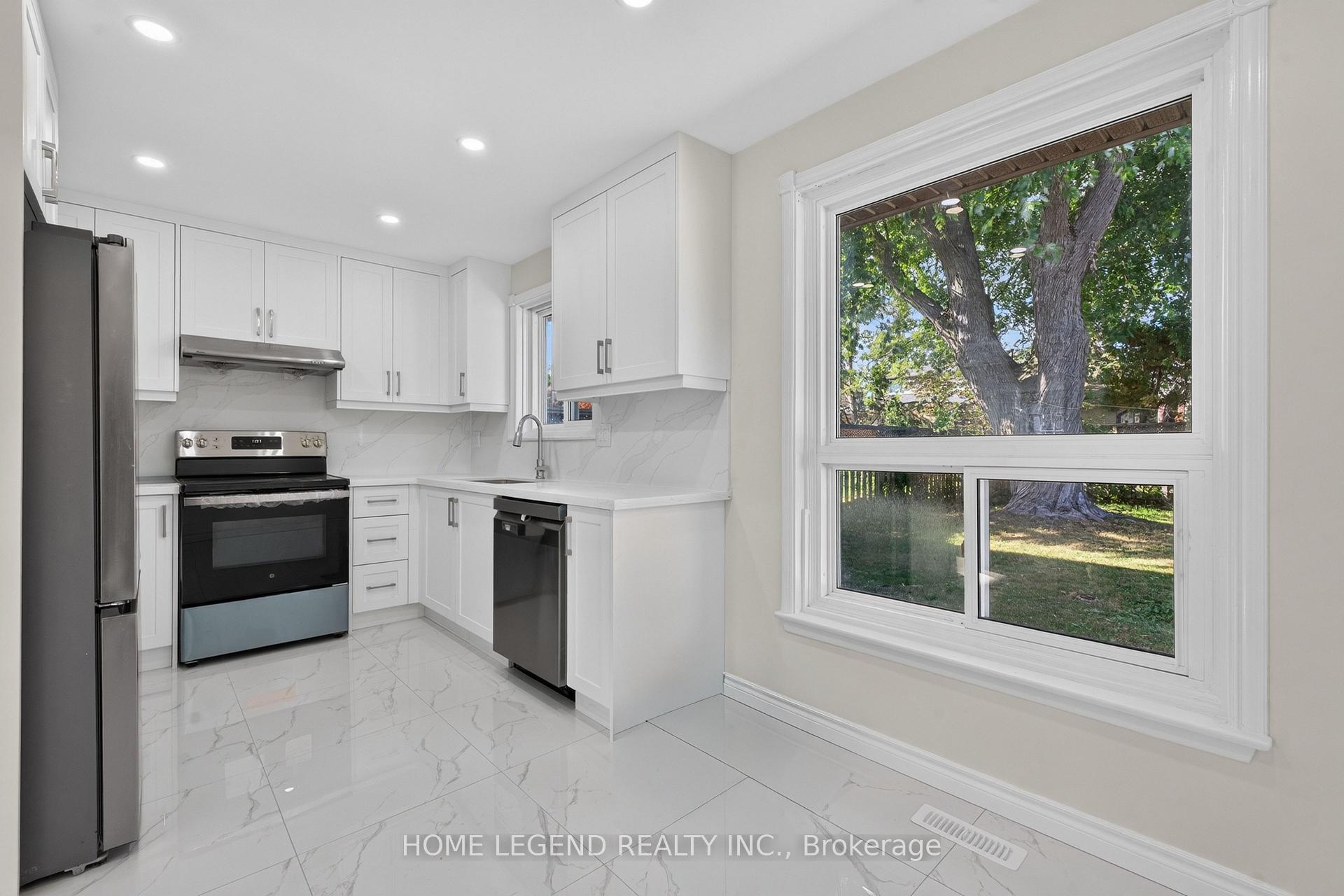 Photo 8 of 52 Carlton Road, Markham, Unionville — HOMEH
