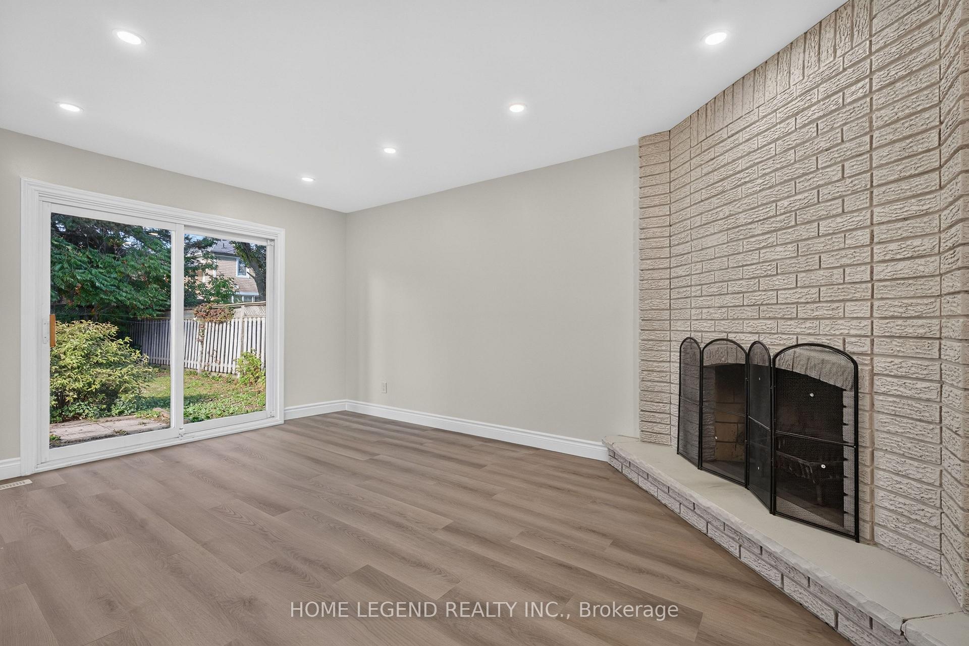 Photo 10 of 52 Carlton Road, Markham, Unionville — HOMEH