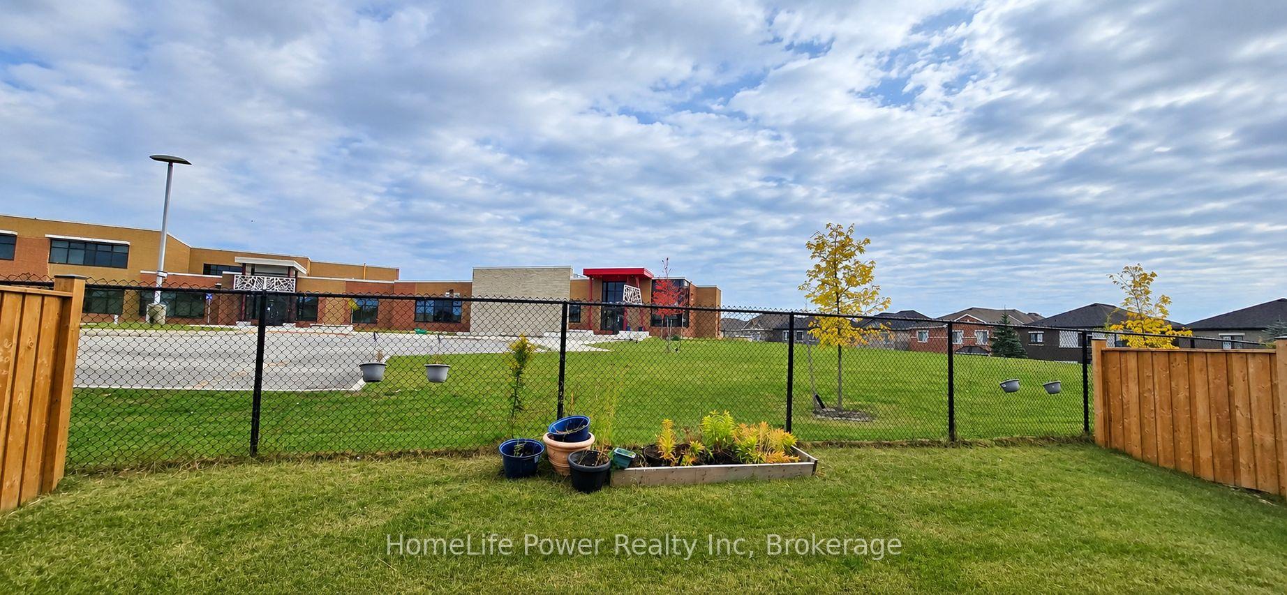 Photo 33 of 35 Ebenezer Drive, Hamilton, Waterdown — HOMEH