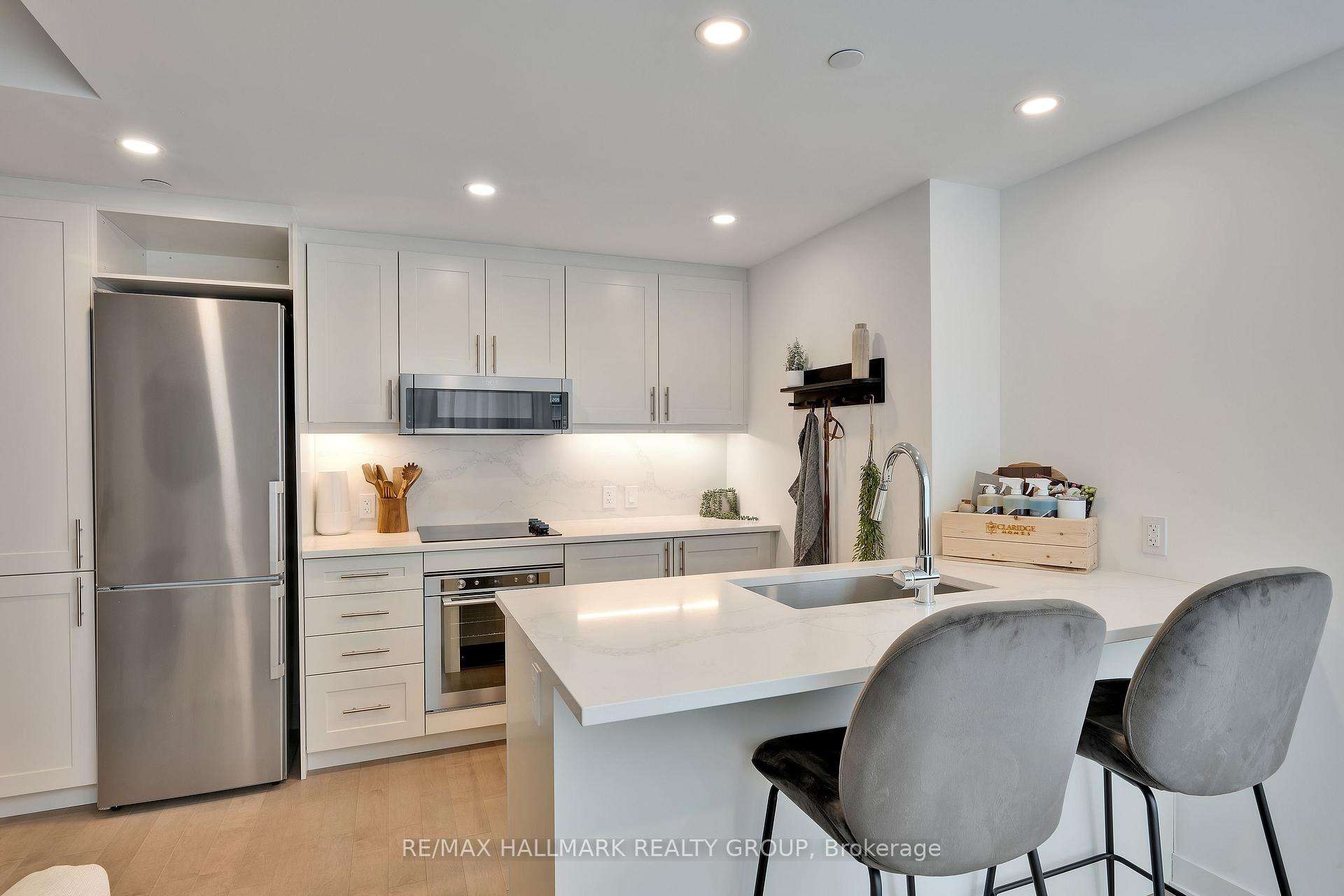 Photo 3 of Unit 906, 340 Queen Street, Ottawa, Ottawa Centre — HOMEH