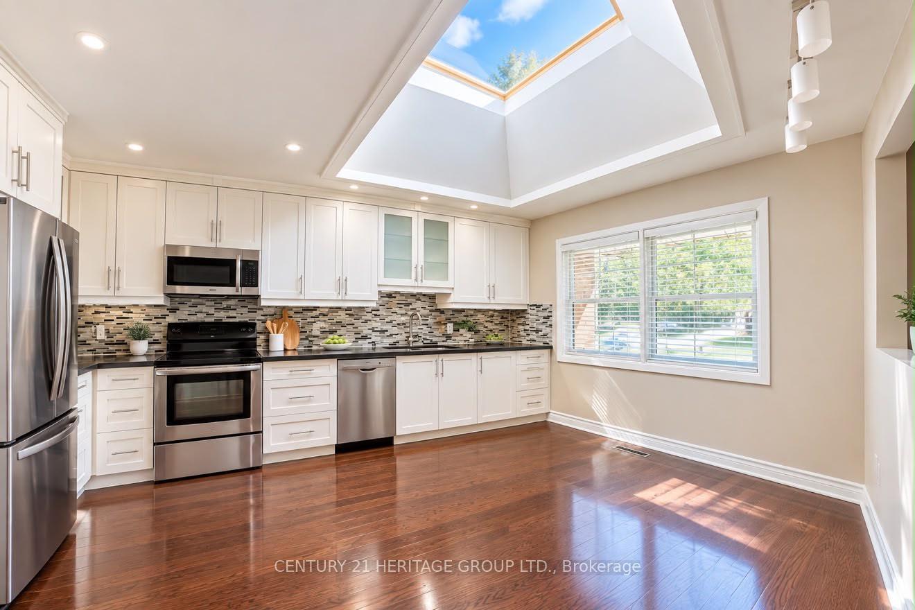 Photo 3 of 130 Grandview Avenue, Markham, Grandview — HOMEH