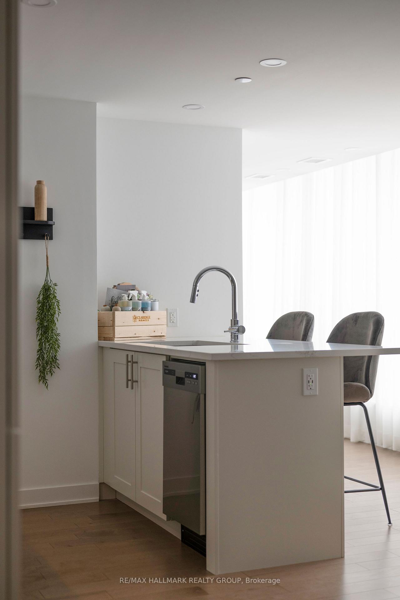 Photo 6 of Unit 806, 340 Queen Street, Ottawa, Ottawa Centre — HOMEH