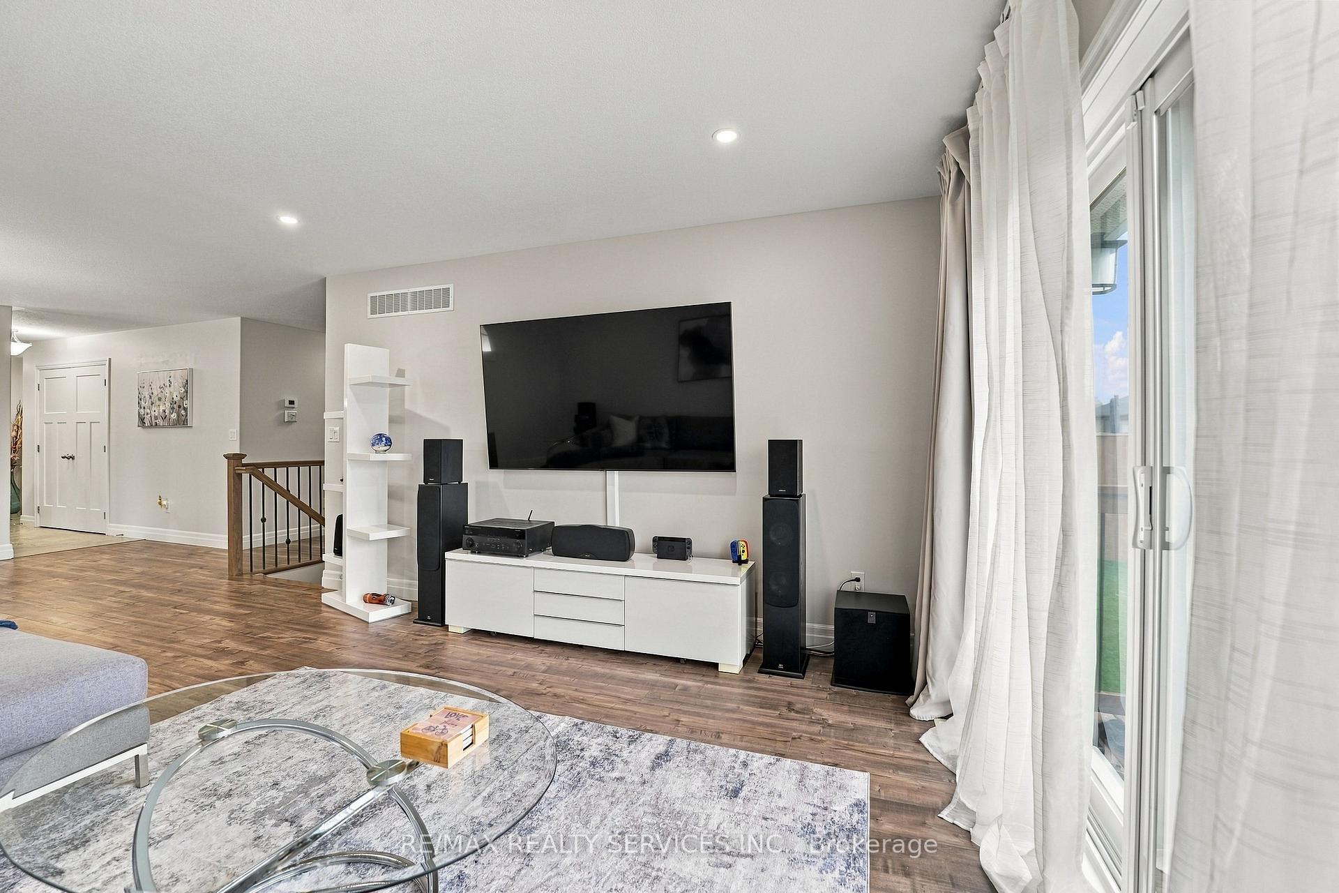 Photo 17 of 50 Mercedes Drive, Belleville, Belleville Ward — HOMEH