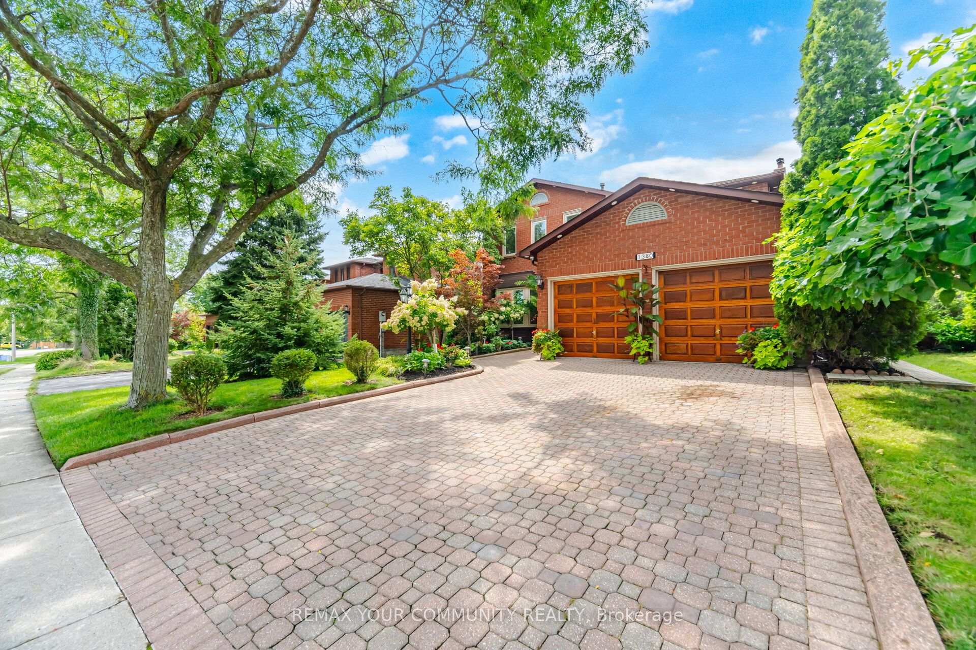 Photo 2 of 1380 Bishopstoke Way, Oakville, Clearview — HOMEH