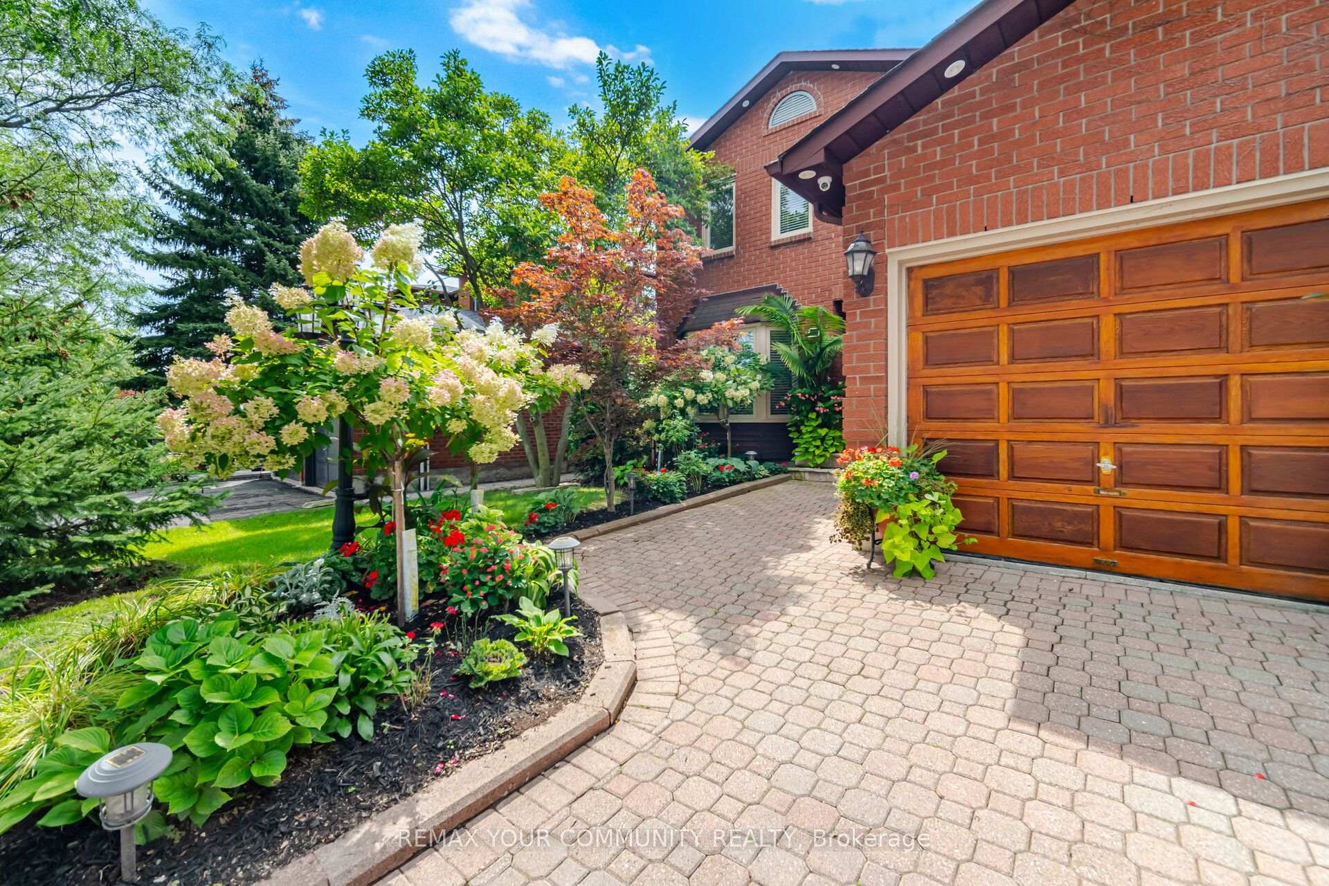 Photo 3 of 1380 Bishopstoke Way, Oakville, Clearview — HOMEH