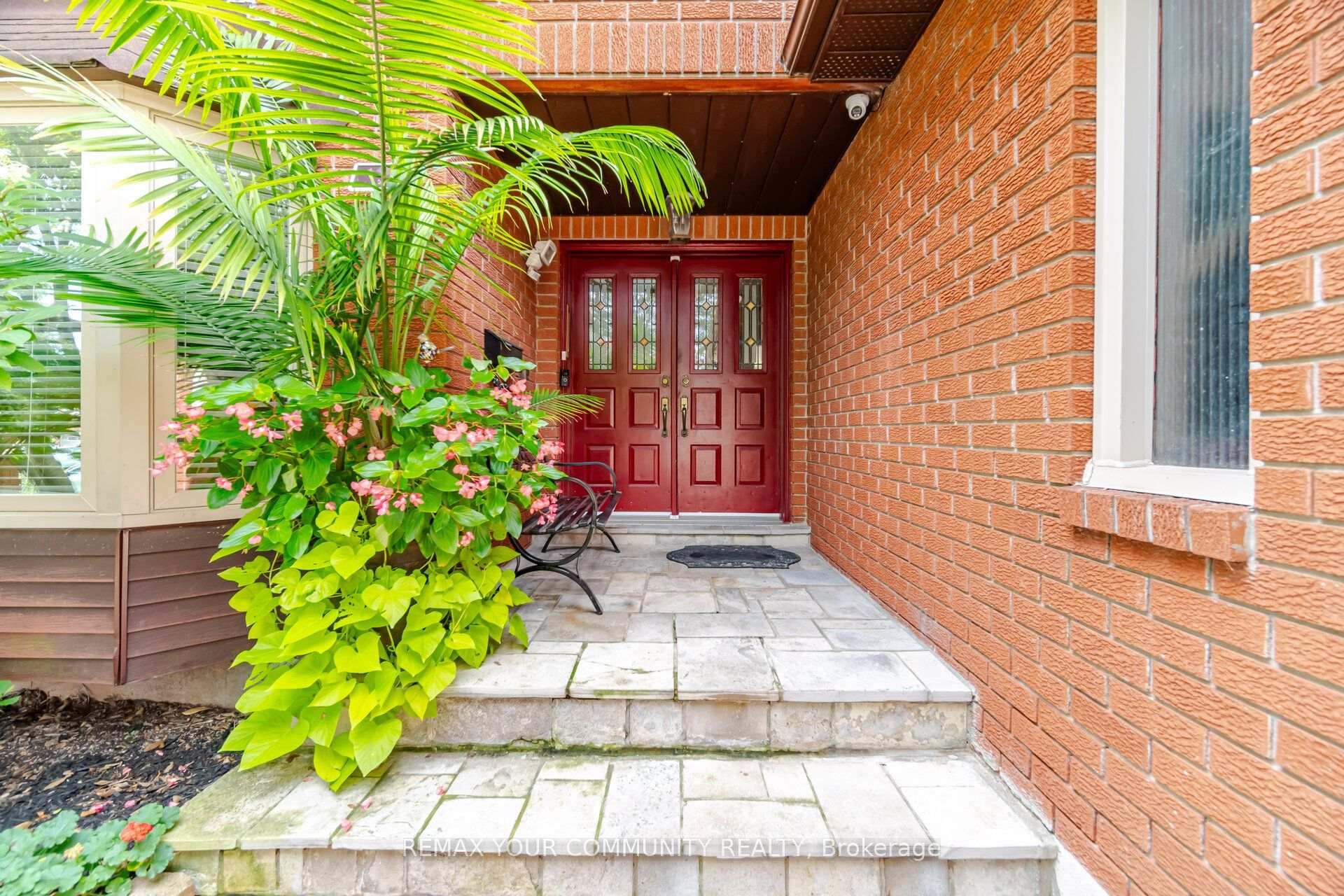 Photo 5 of 1380 Bishopstoke Way, Oakville, Clearview — HOMEH