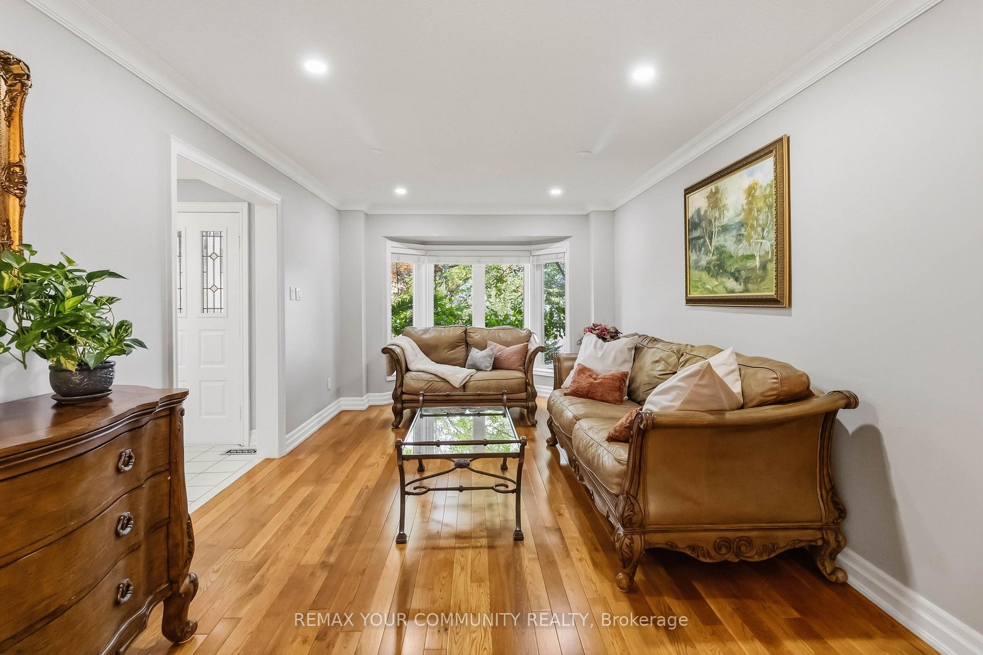 Photo 9 of 1380 Bishopstoke Way, Oakville, Clearview — HOMEH