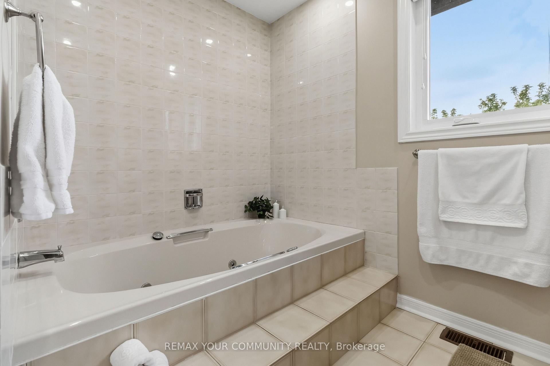 Photo 24 of 1380 Bishopstoke Way, Oakville, Clearview — HOMEH