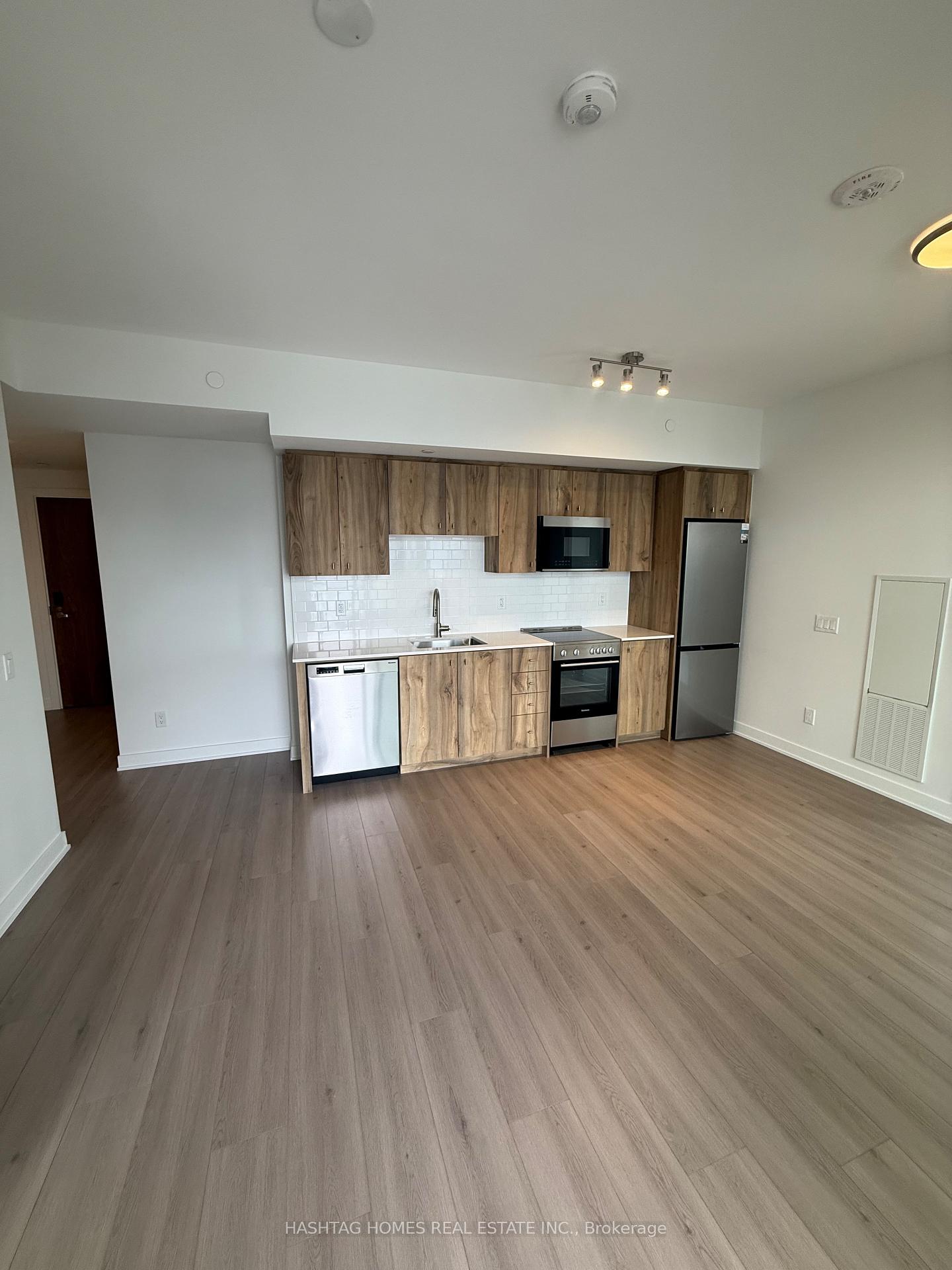 Photo 7 of Unit 810, 25 Wellington Street, Kitchener, KW Hospital — HOMEH