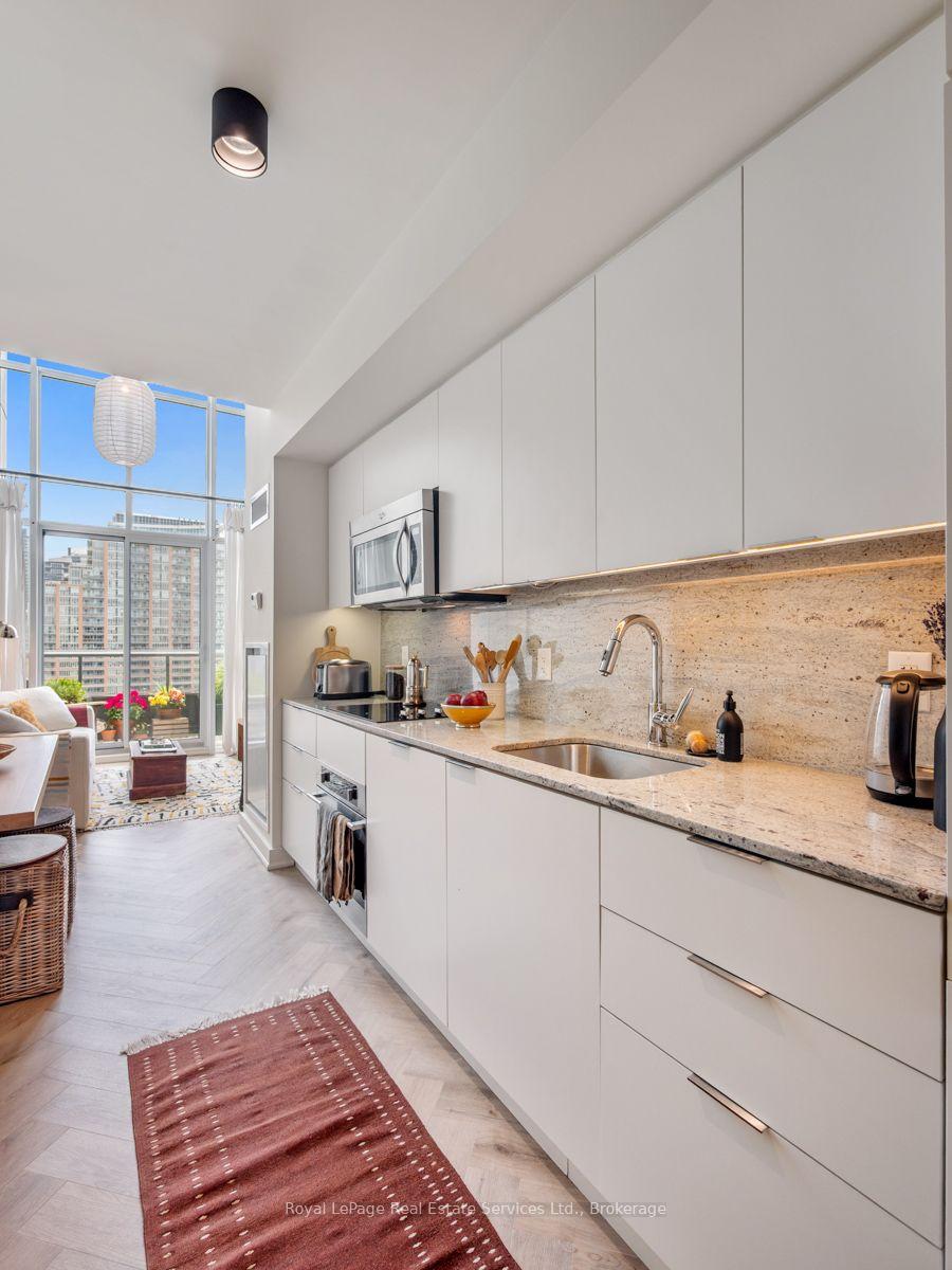 Photo 4 of Unit 729, 5 Hanna Avenue, Toronto, Niagara — HOMEH