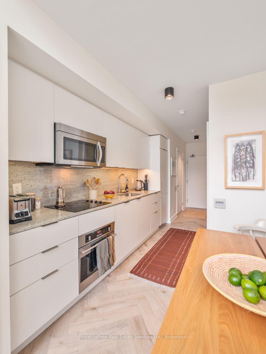 Photo 5 of Unit 729, 5 Hanna Avenue, Toronto, Niagara — HOMEH