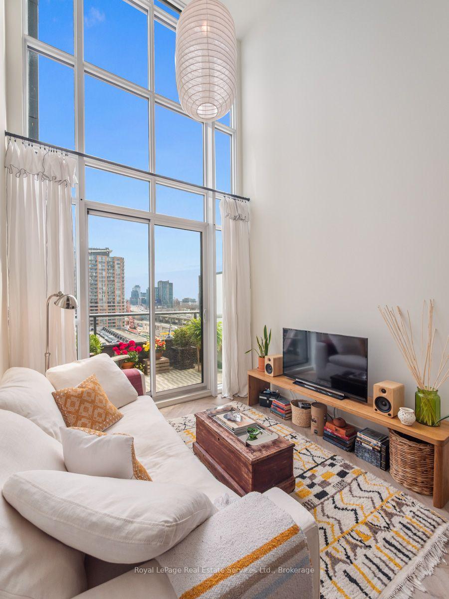Photo 6 of Unit 729, 5 Hanna Avenue, Toronto, Niagara — HOMEH