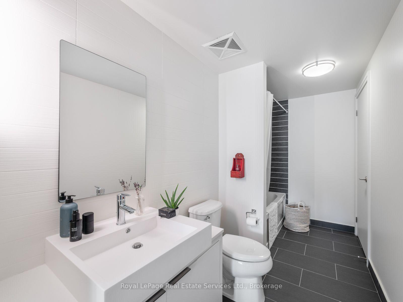 Photo 30 of Unit 729, 5 Hanna Avenue, Toronto, Niagara — HOMEH
