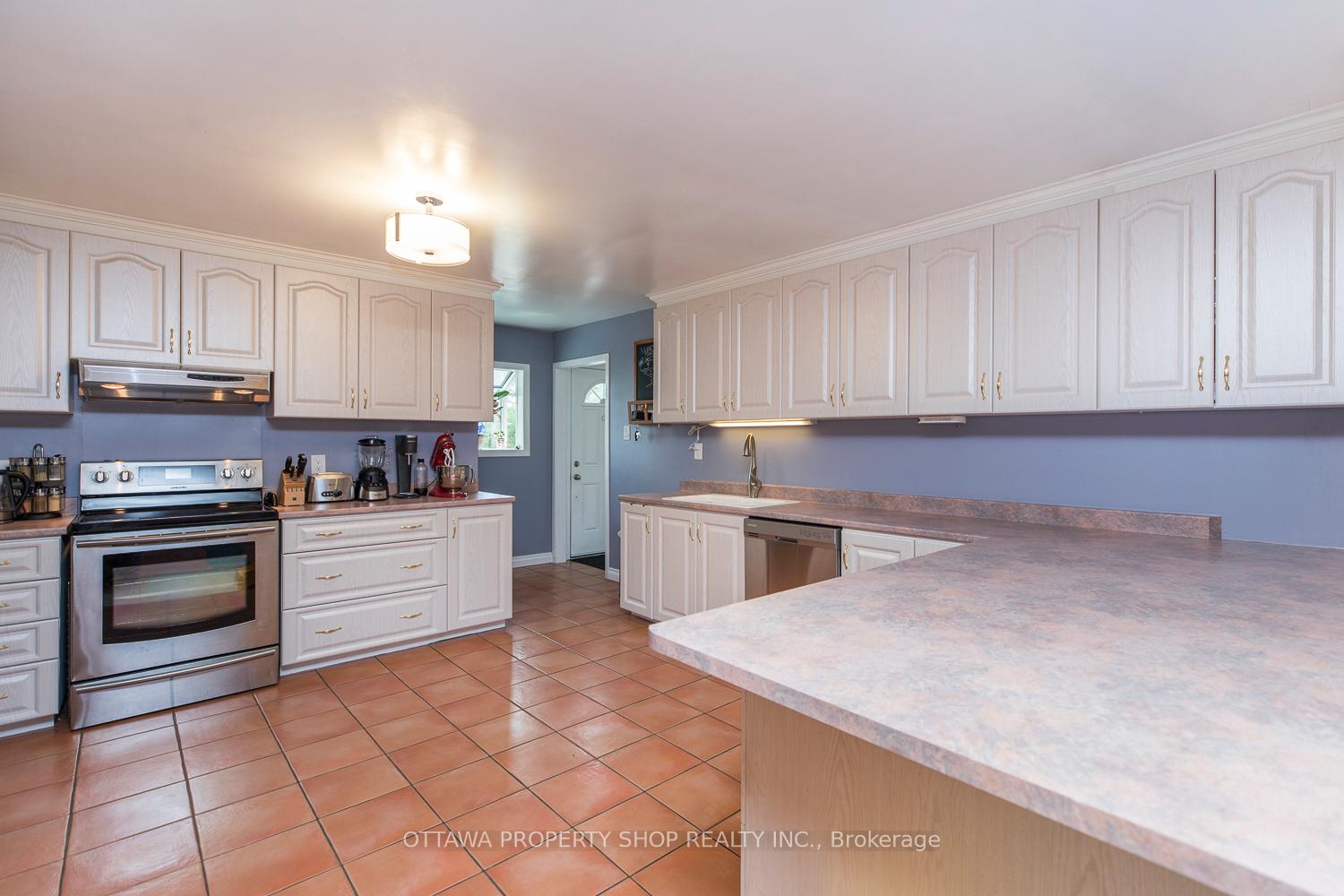 Photo 9 of 2428 Greys Creek Road, Ottawa, Osgoode Twp North of Reg Rd 6 — HOMEH