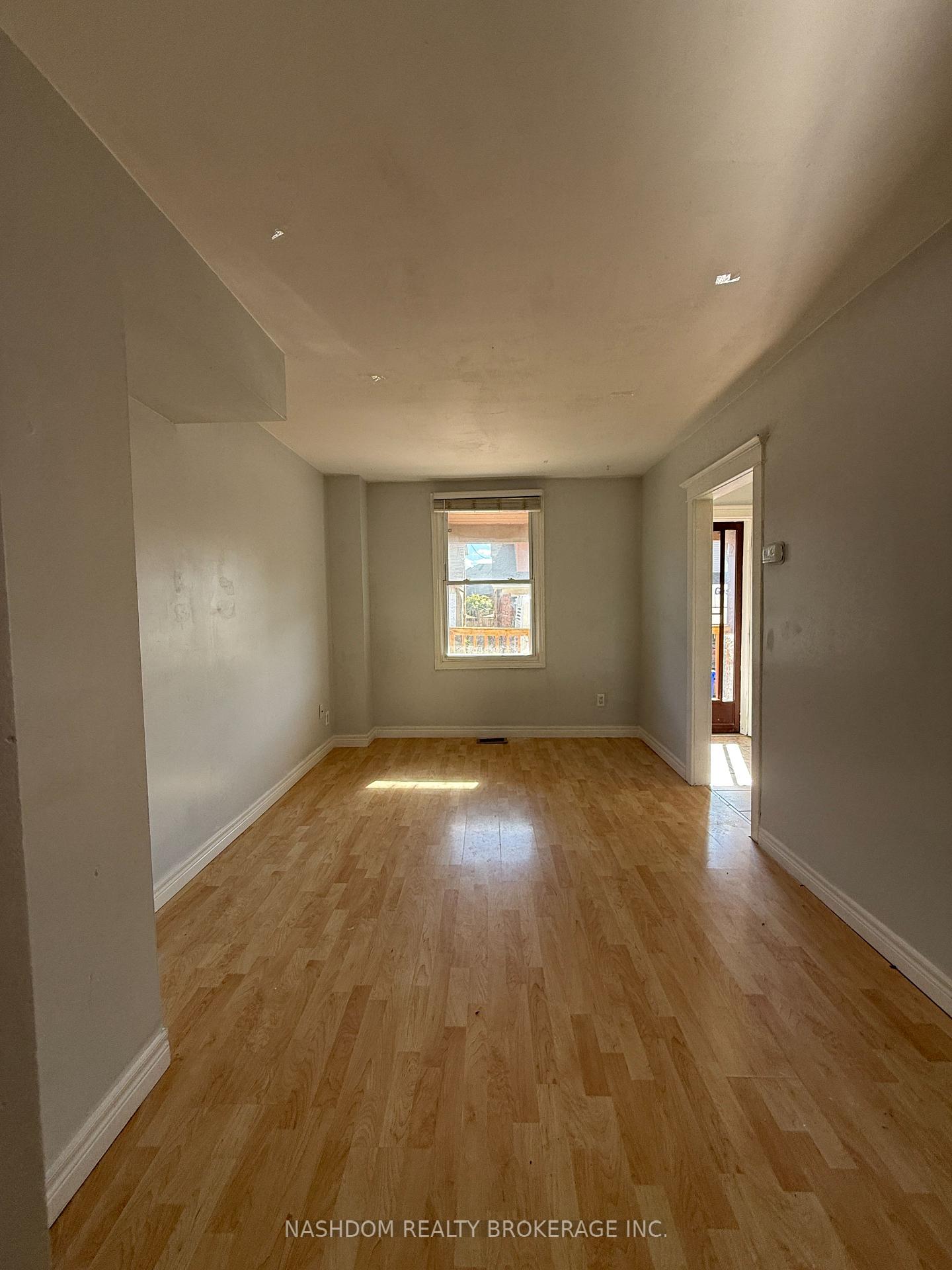 Photo 4 of 1087 Cannon Street E, Hamilton, Crown Point — HOMEH