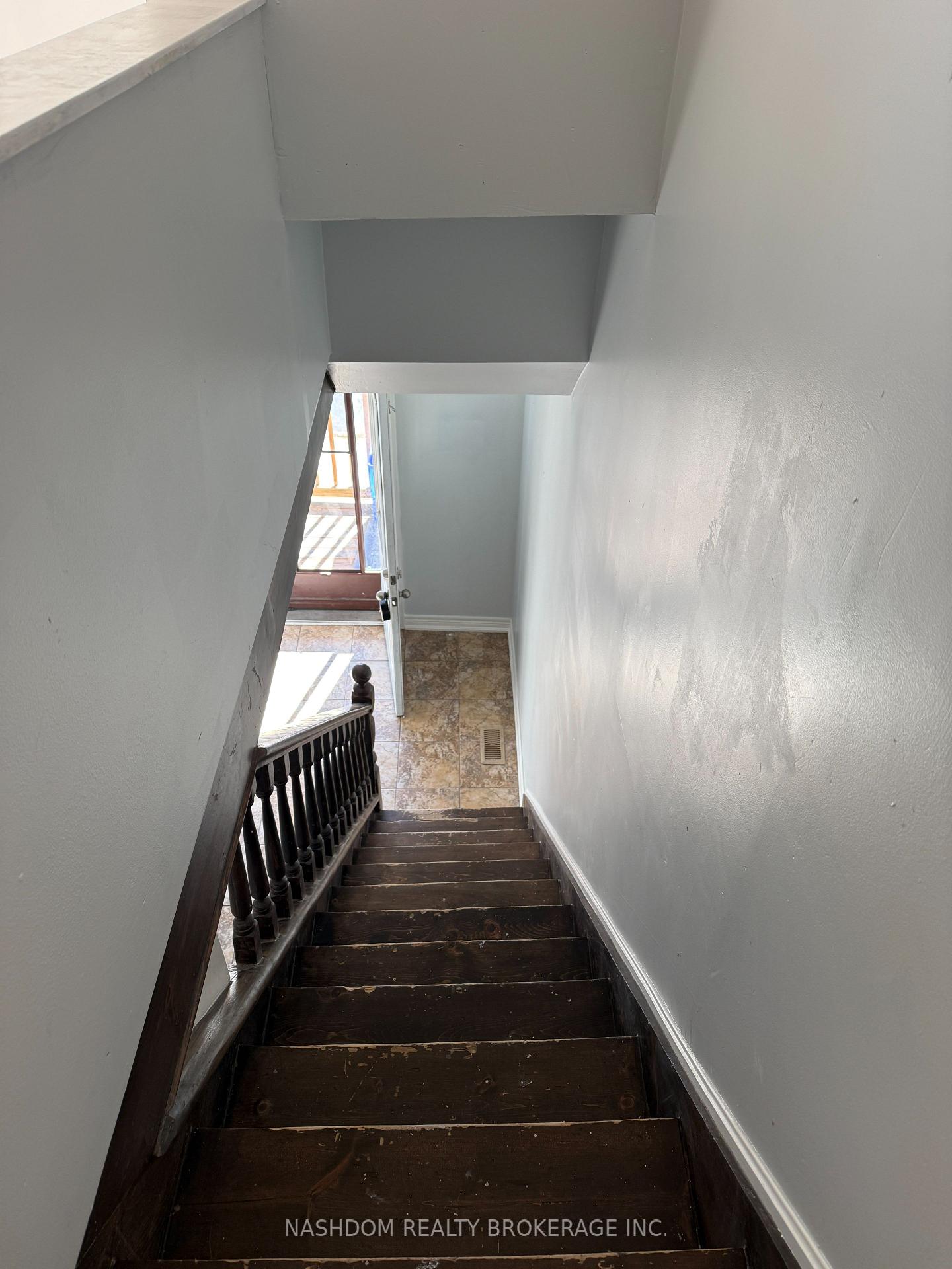 Photo 7 of 1087 Cannon Street E, Hamilton, Crown Point — HOMEH