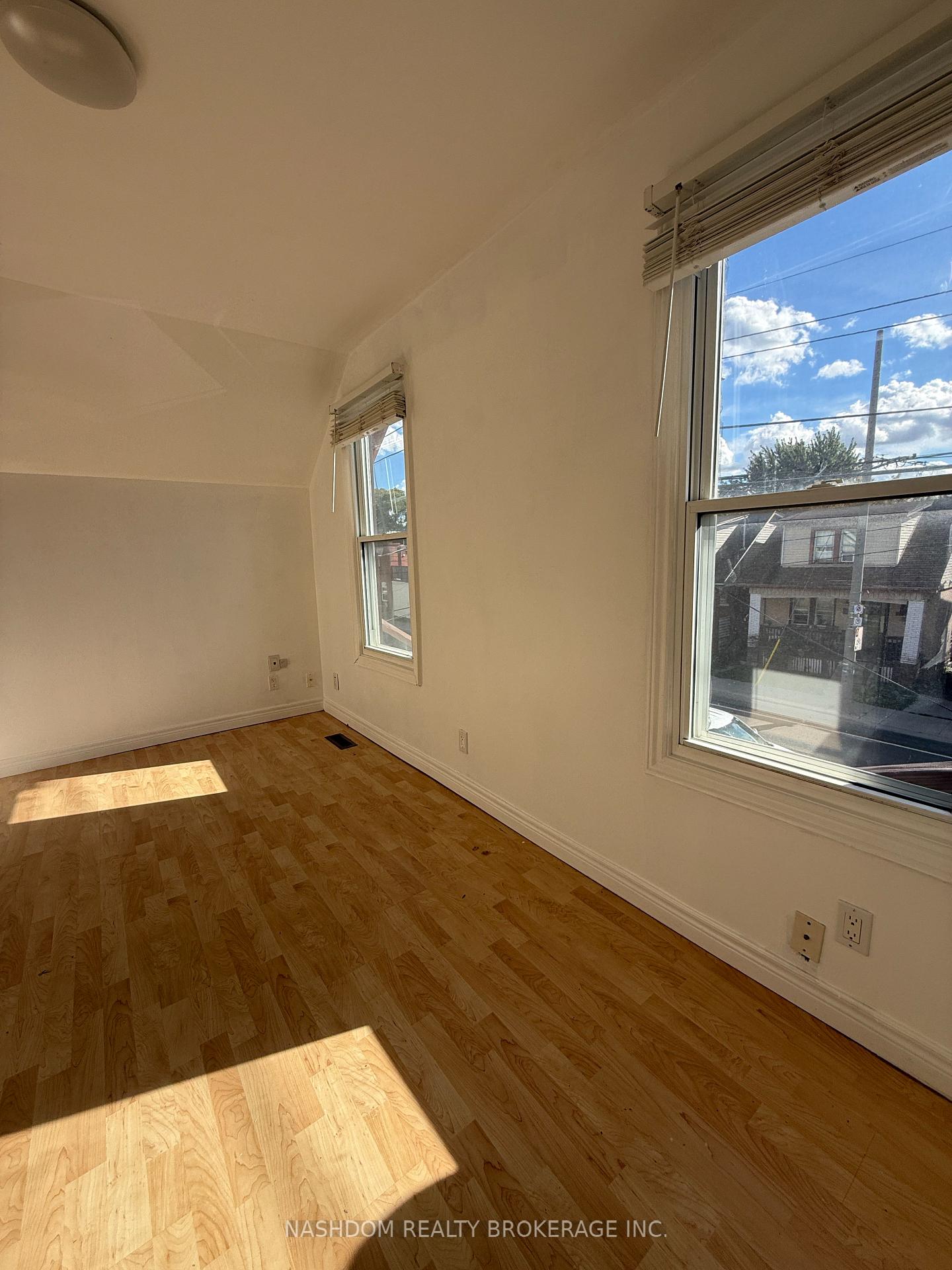 Photo 13 of 1087 Cannon Street E, Hamilton, Crown Point — HOMEH