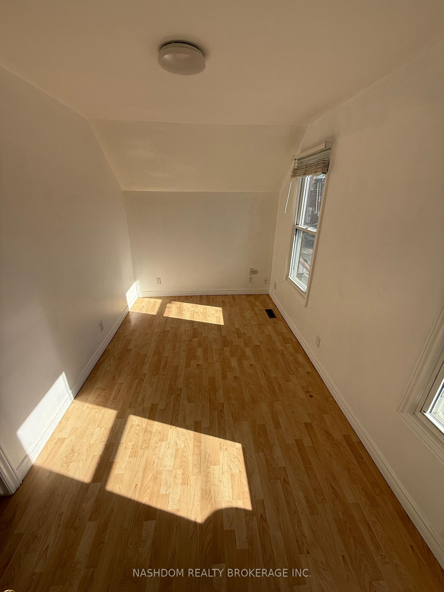Photo 15 of 1087 Cannon Street E, Hamilton, Crown Point — HOMEH