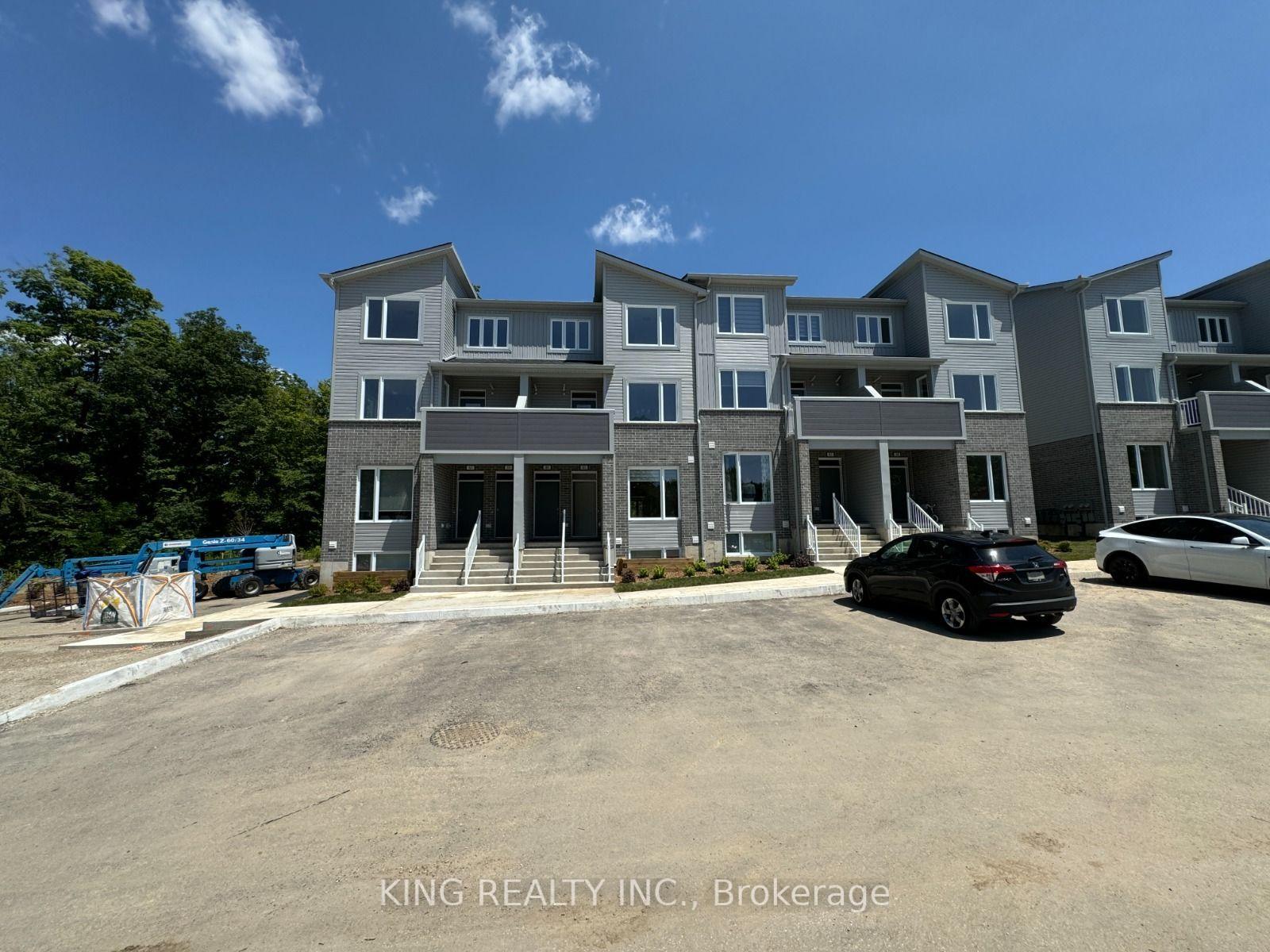 Photo 4 of Unit 47, 990 Deveron Crescent, London, South J — HOMEH