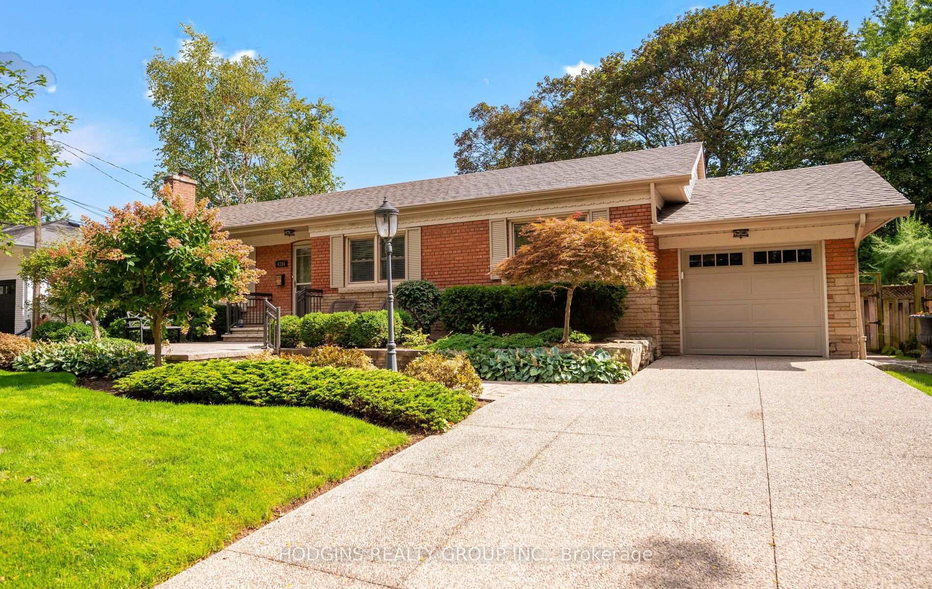 Photo 2 of 4334 Spruce Avenue, Burlington, Shoreacres — HOMEH