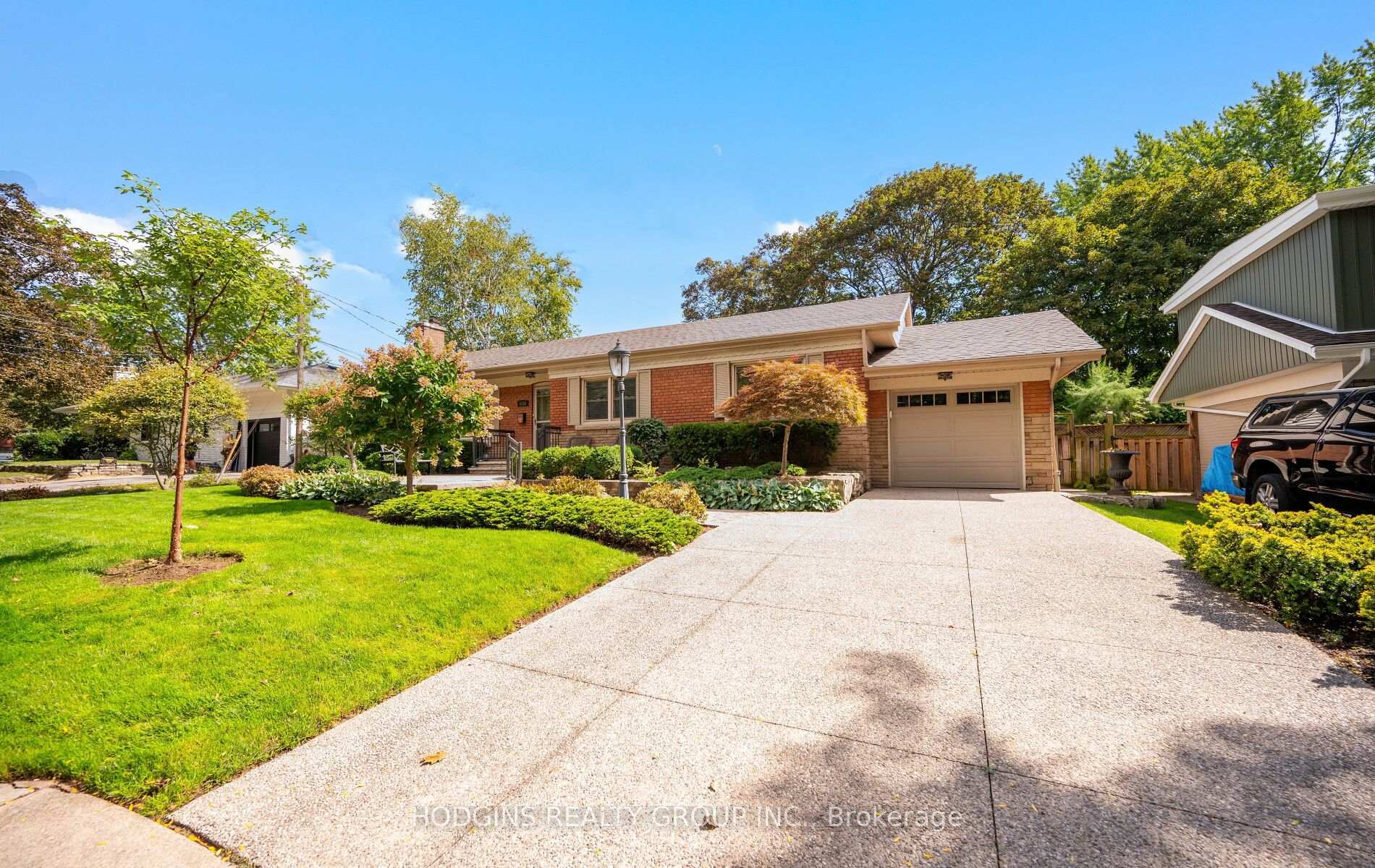 Photo 3 of 4334 Spruce Avenue, Burlington, Shoreacres — HOMEH