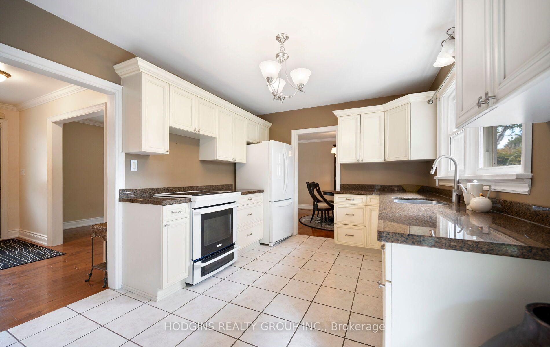 Photo 18 of 4334 Spruce Avenue, Burlington, Shoreacres — HOMEH