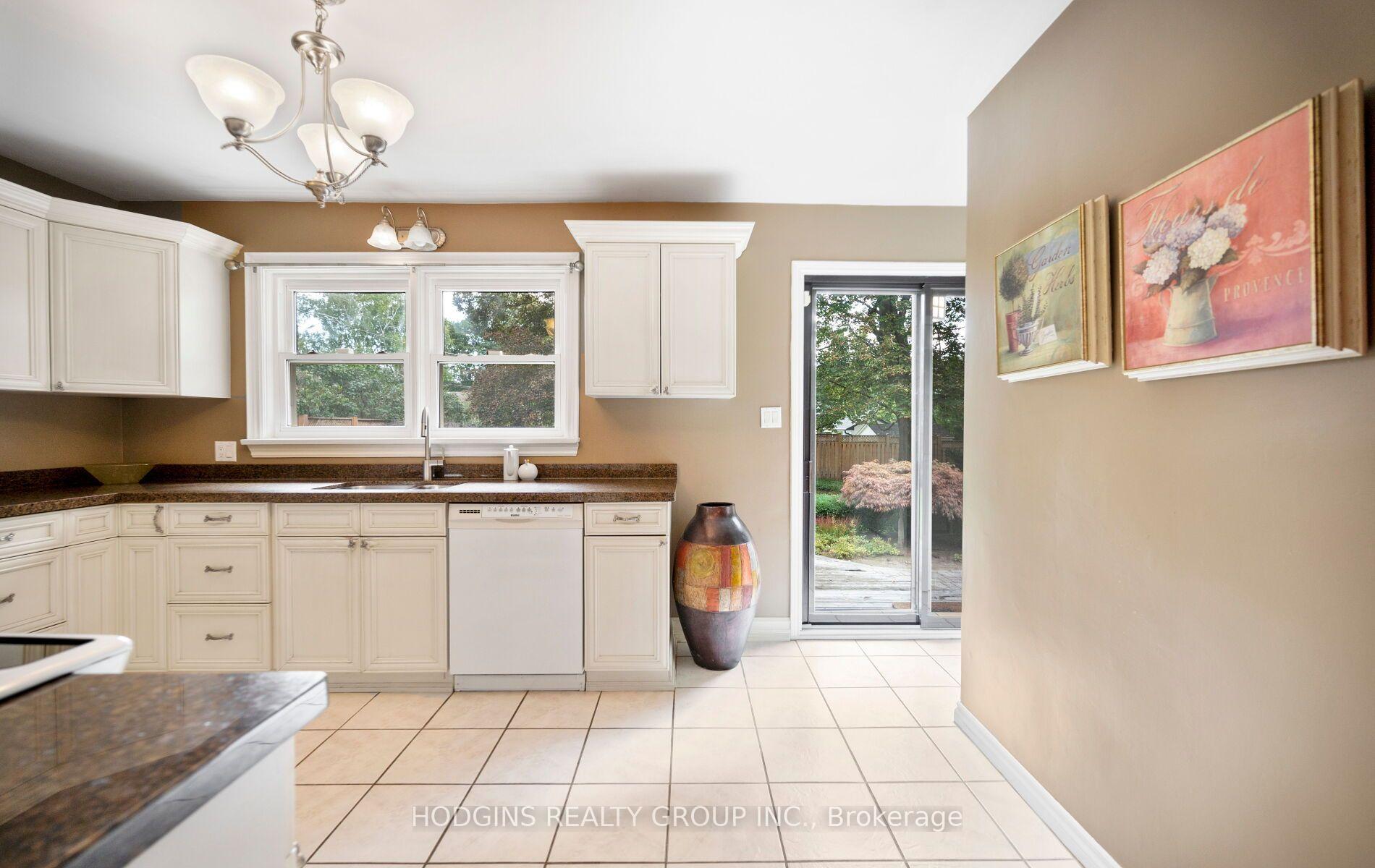 Photo 20 of 4334 Spruce Avenue, Burlington, Shoreacres — HOMEH