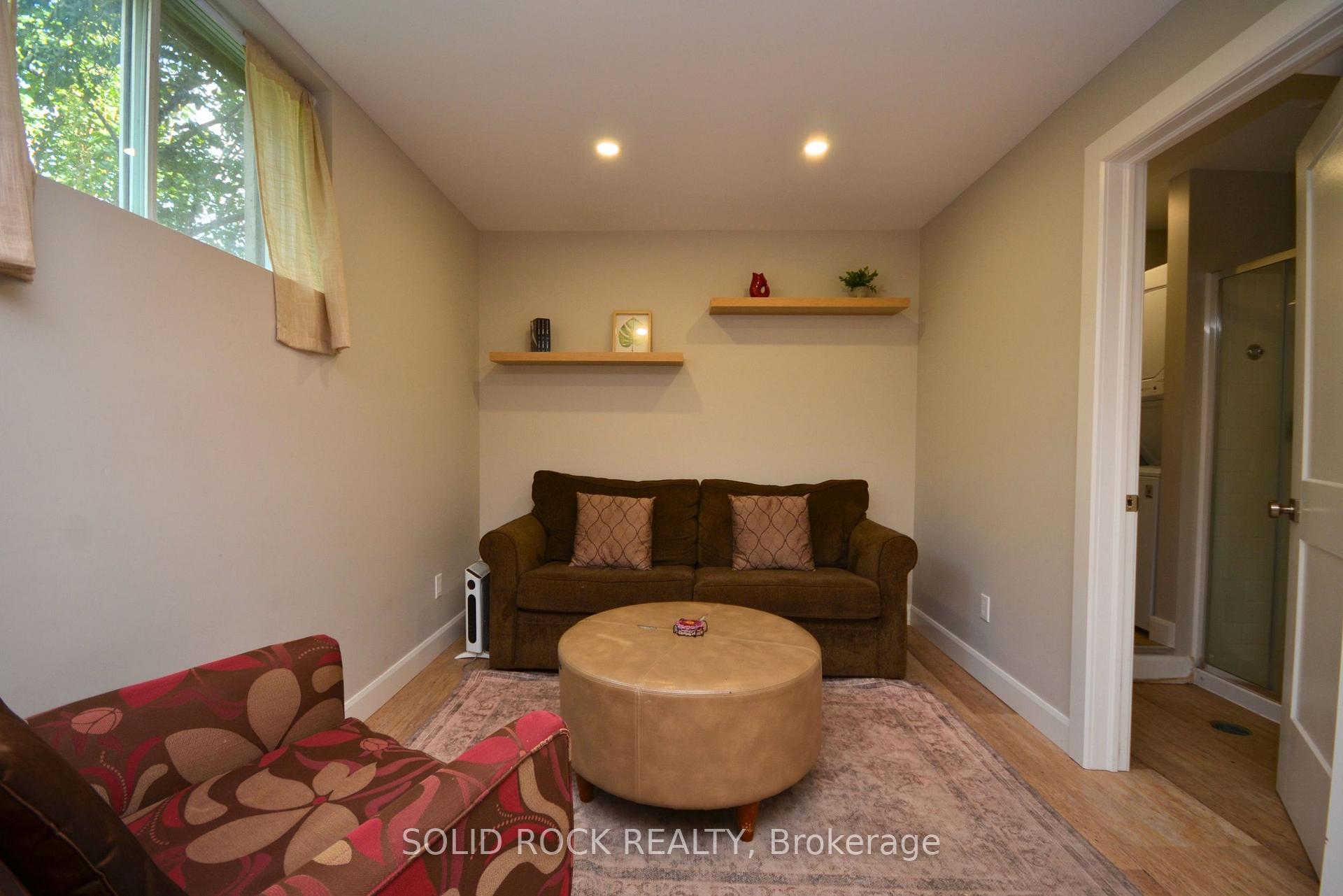 Photo 11 of Unit B, 1441 Edgecliffe Avenue, Ottawa, Carlington — HOMEH