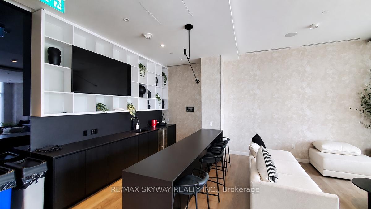 Photo 3 of Unit 523, 86 Dundas Street E, Mississauga, Cooksville — HOMEH